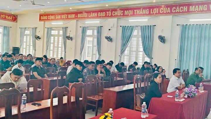 UBND xã Vu Gia Trao Quyết định gọi công dân nhập ngũ và thực hiện nghĩa vụ tham gia Công an nhân dân năm 2026