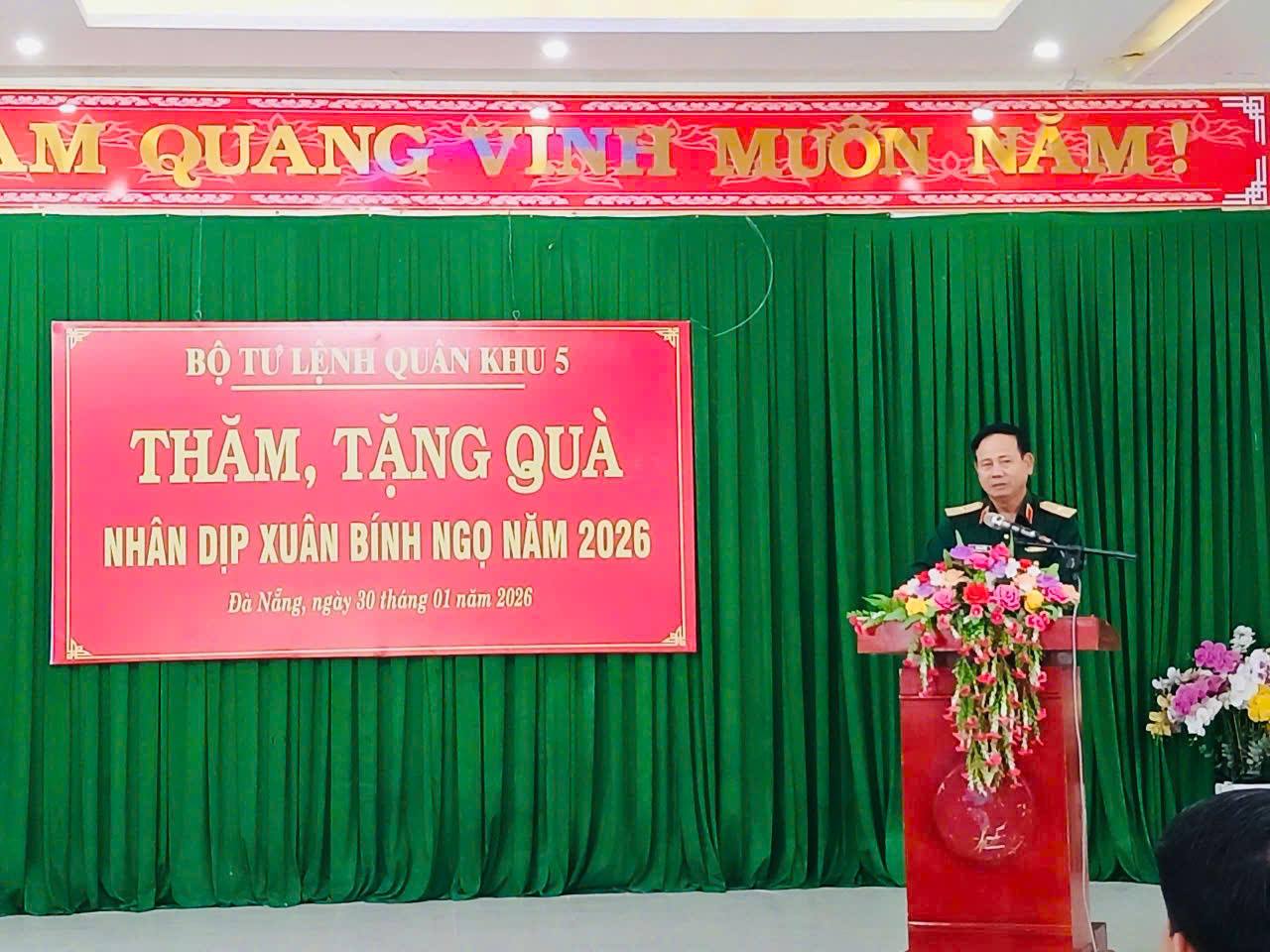 BỘ TƯ LỆNH QUÂN KHU 5 THĂM, TẶNG QUÀ NHÂN DỊP XUÂN BÍNH NGỌ 2026