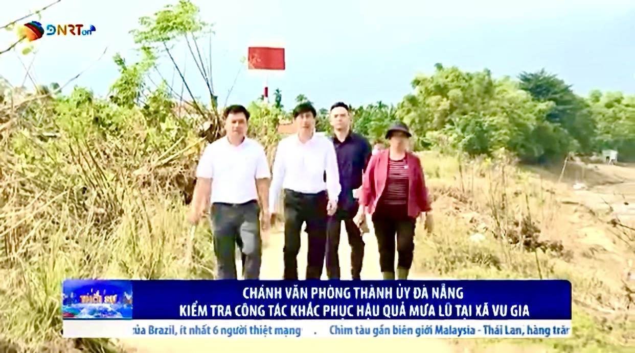 Video: Thành ủy Đà Nẵng thăm, động viên và hỗ trợ nhân dân xã Vu Gia khắc phục hậu quả mưa lũ