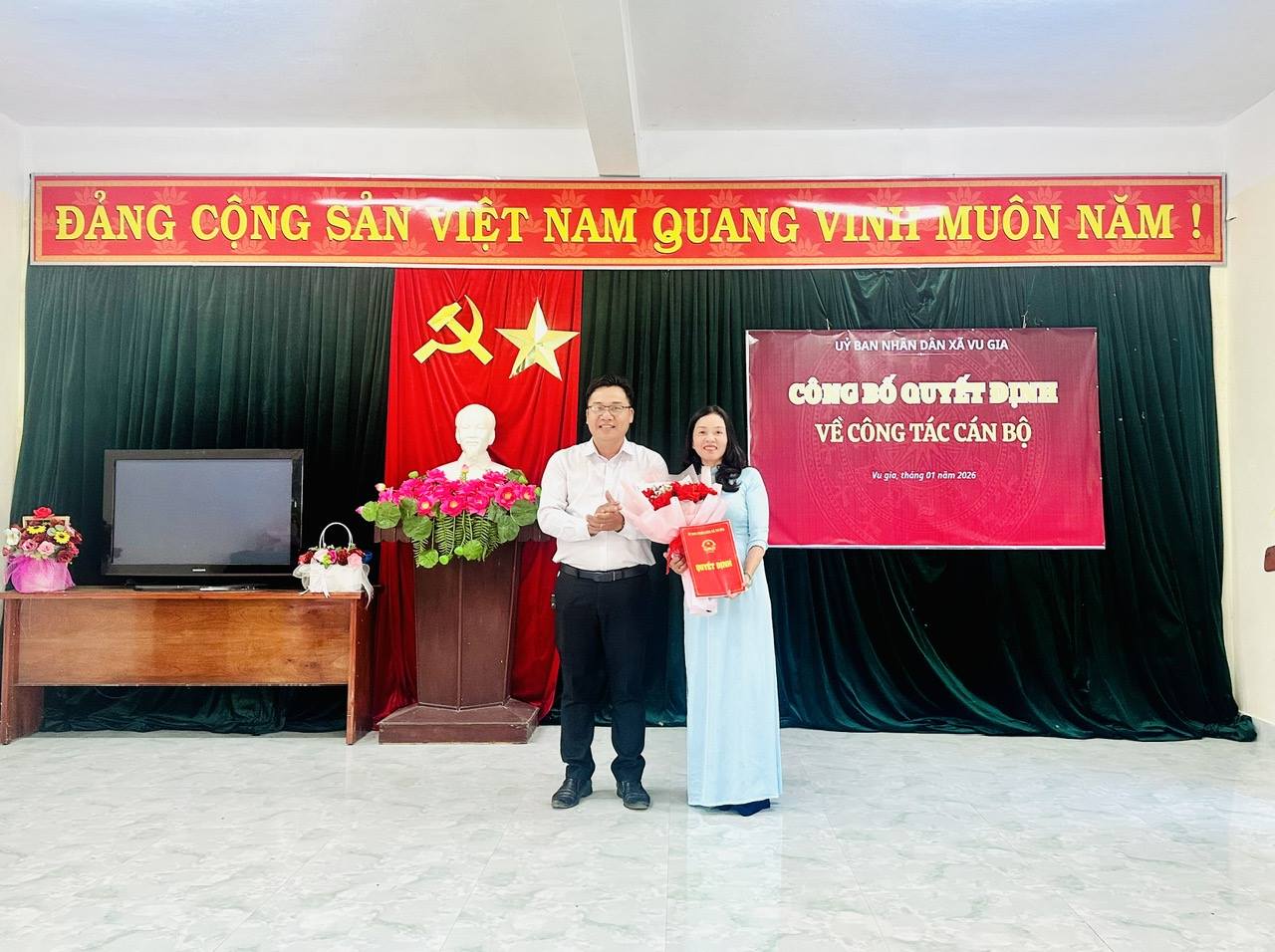 UBND xã Vu Gia tổ chức Lễ công bố Quyết định về công tác cán bộ.
