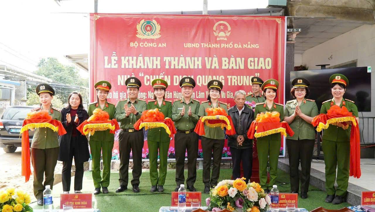 CHIẾN DỊCH QUANG TRUNG: THẦN TỐC BÀN GIAO NHÀ MỚI CHO HỘ GIA ĐÌNH Ở XÃ VU GIA.