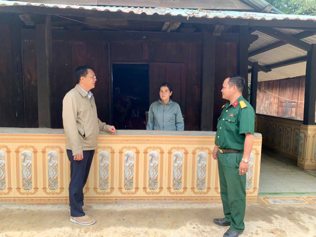 Tây Giang kiểm tra tiến độ thực hiện Chương trình xóa nhà tạm, nhà dột nát