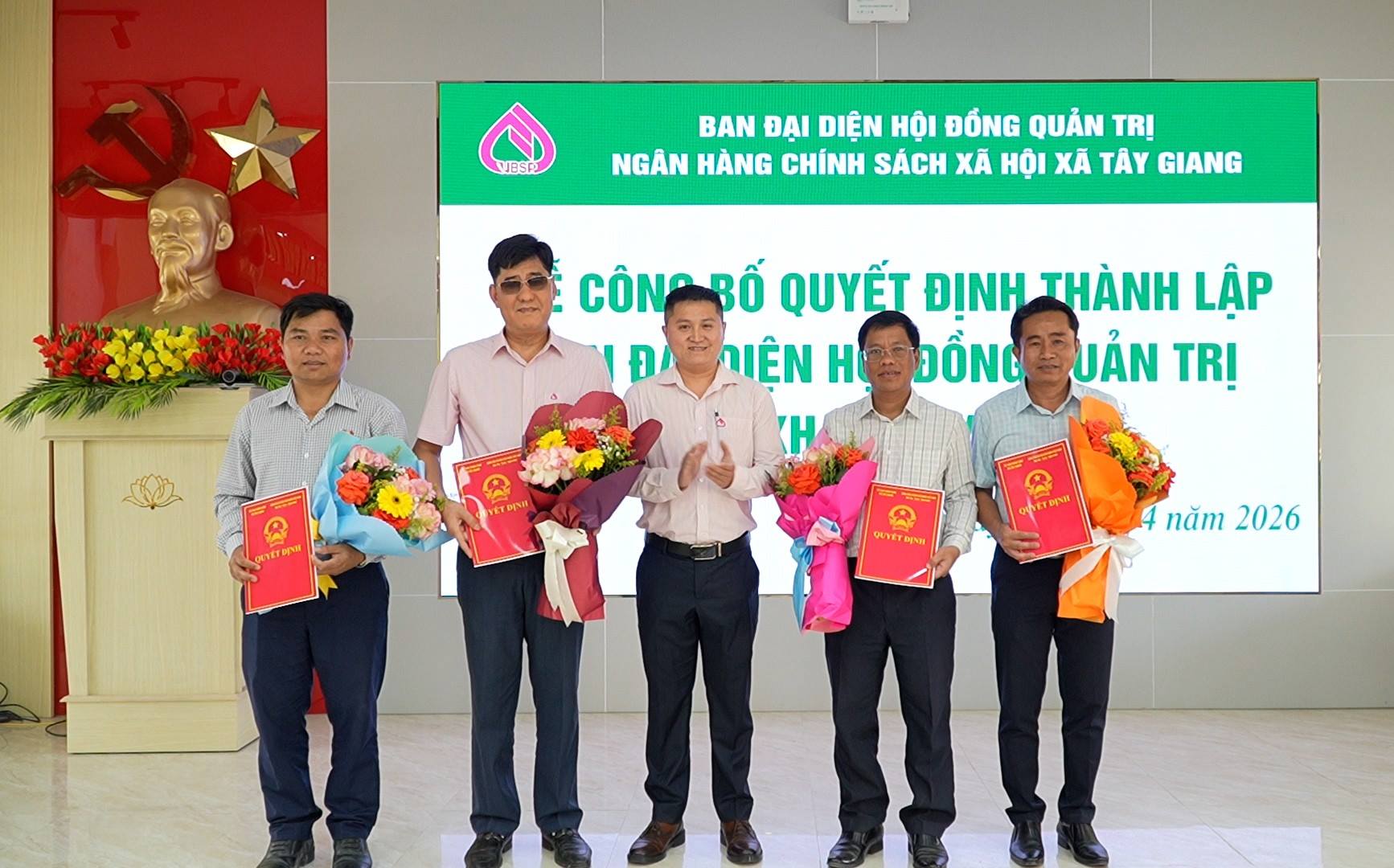 CÔNG BỐ QUYẾT ĐỊNH THÀNH LẬP BAN ĐẠI DIỆN HĐQT NGÂN HÀNG CHÍNH SÁCH XÃ HỘI VÀ HỌP PHIÊN THỨ NHẤT