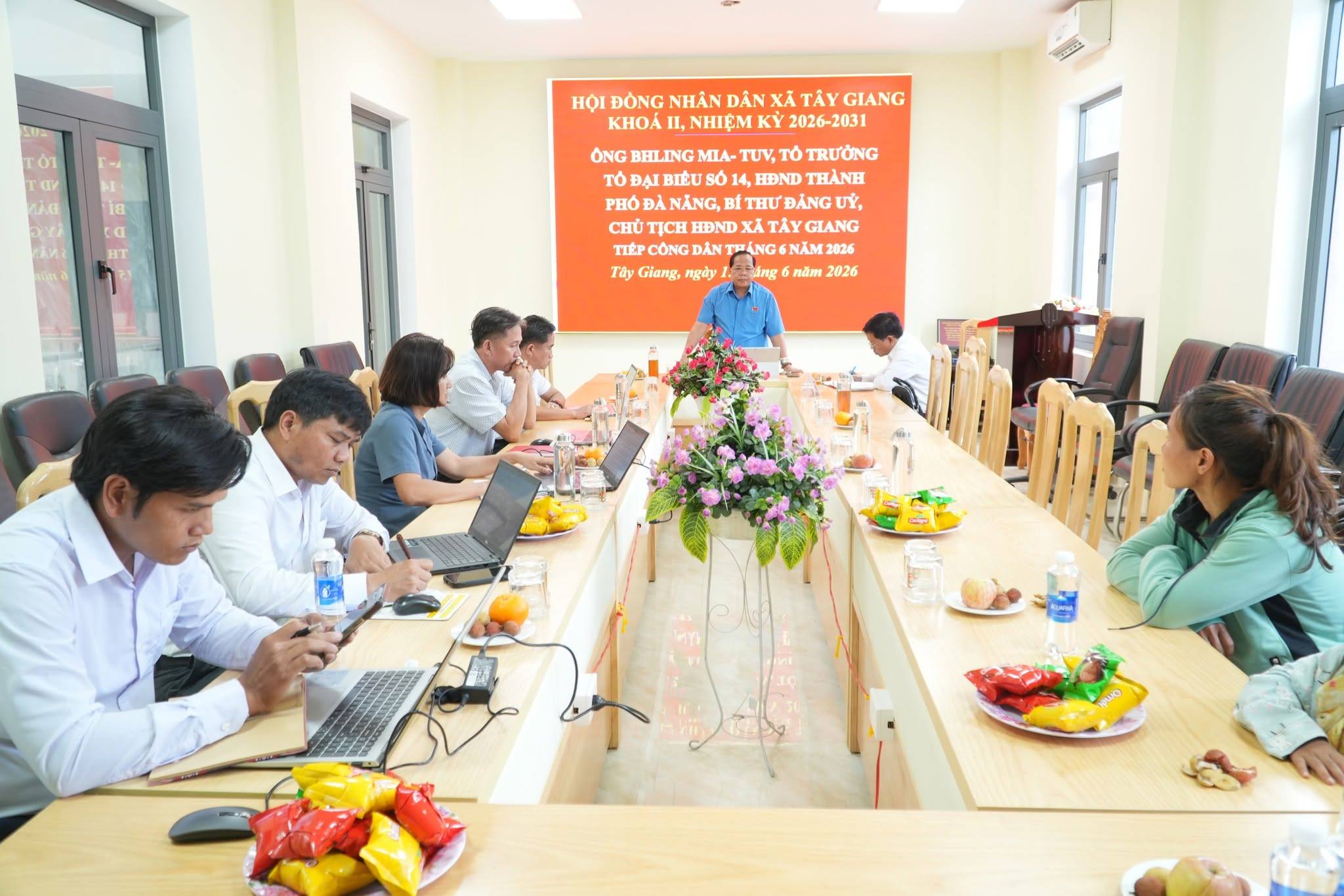 ÔNG BHLING MIA, THÀNH ỦY VIÊN, TỔ TRƯỞNG TỔ ĐẠI BIỂU SỐ 14 HĐND THÀNH PHỐ, BÍ THƯ ĐẢNG ỦY, CHỦ TỊCH HĐND XÃ TIẾP CÔNG DÂN THÁNG 6