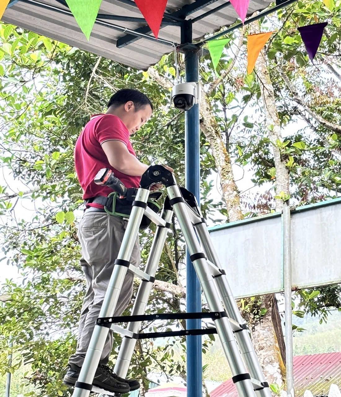 TÂY GIANG: LẮP ĐẶT HỆ THỐNG CAMERA GIÁM SÁT TẠI 12 KHU VỰC BỎ PHIẾU