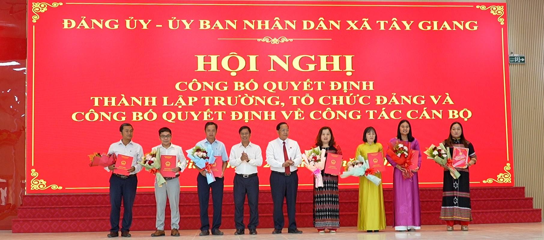 Công bố các quyết định thành lập trường, tổ chức Đảng và công tác cán bộ