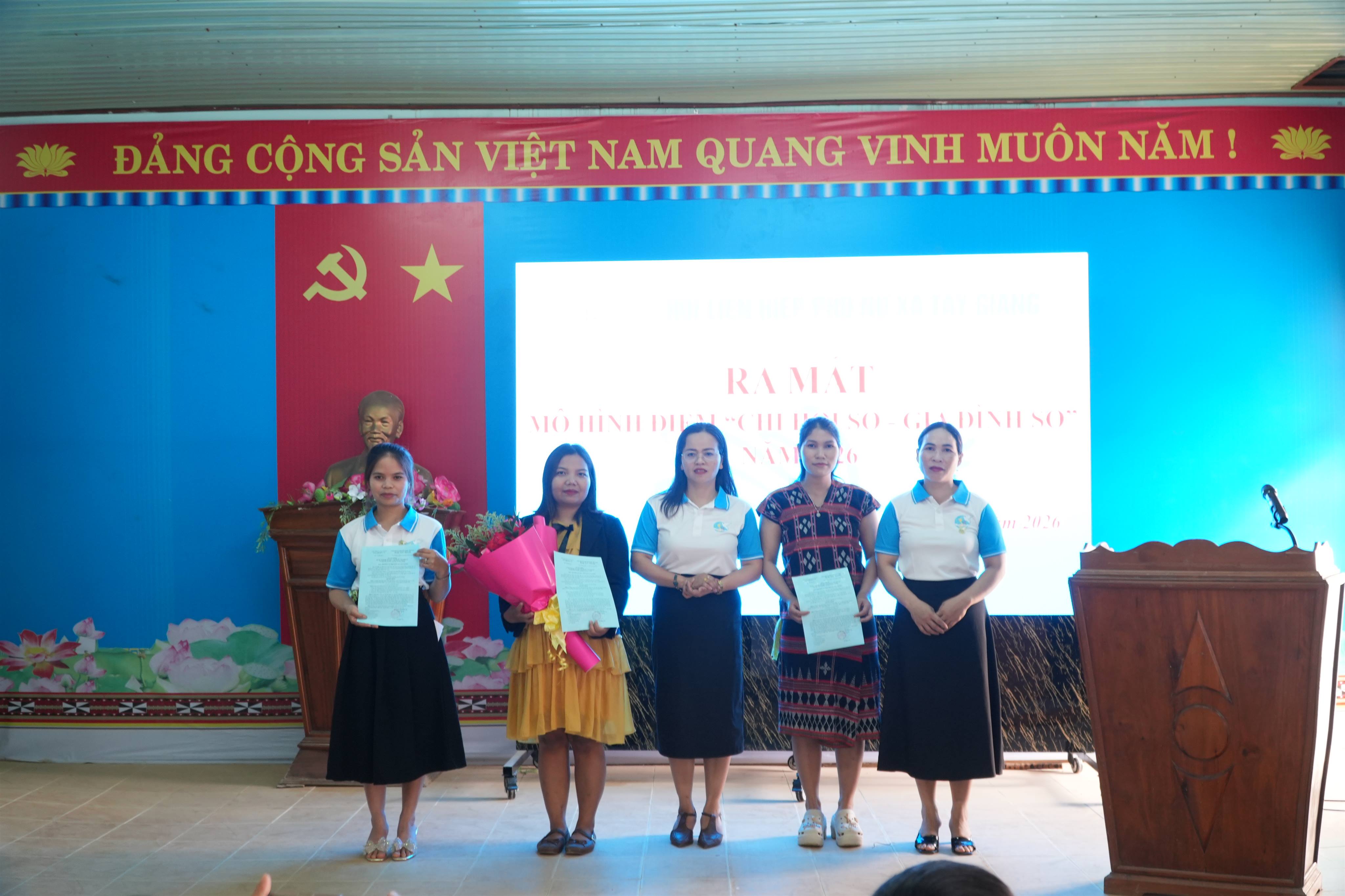 Ra mắt mô hình điểm “Chi hội số, gia đình số” tại xã Tây Giang