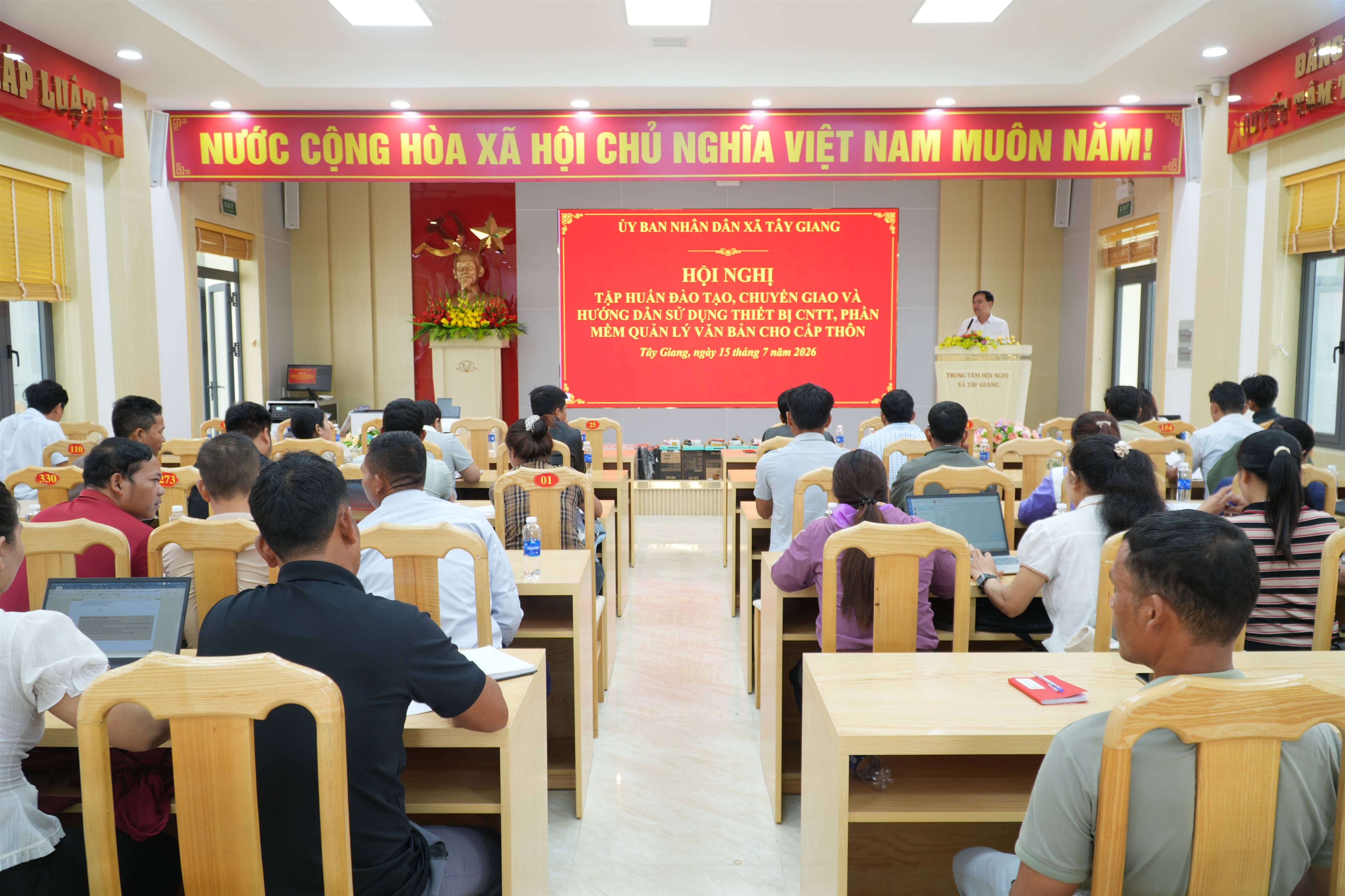 TẬP HUẤN ỨNG DỤNG CNTT, HƯỚNG DẪN SỬ DỤNG PHẦN MỀM QUẢN LÝ VĂN BẢN CHO CÁN BỘ CẤP THÔN NĂM 2026
