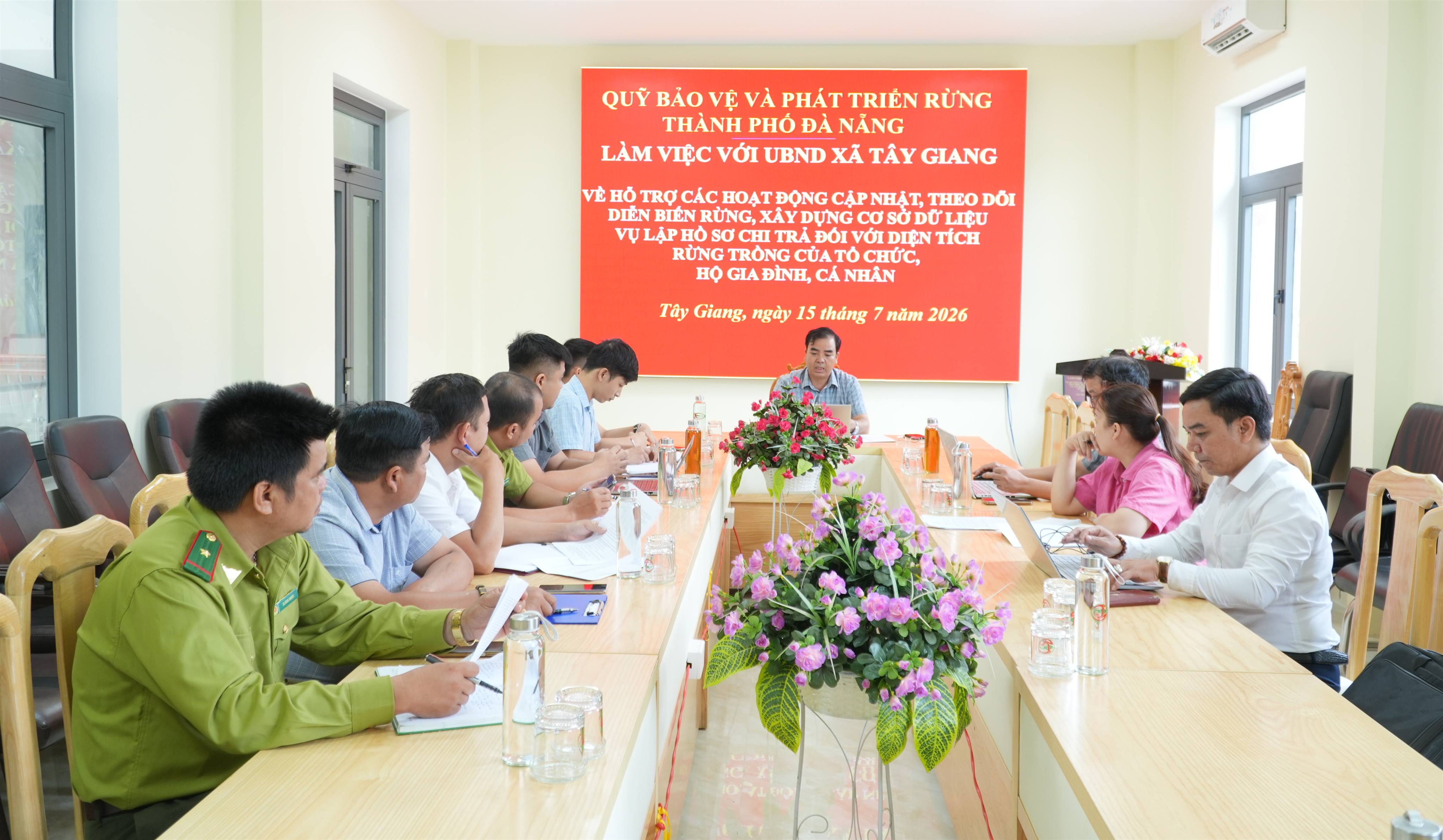 Quỹ Bảo vệ và Phát triển rừng TP Đà Nẵng làm việc với UBND xã Tây Giang