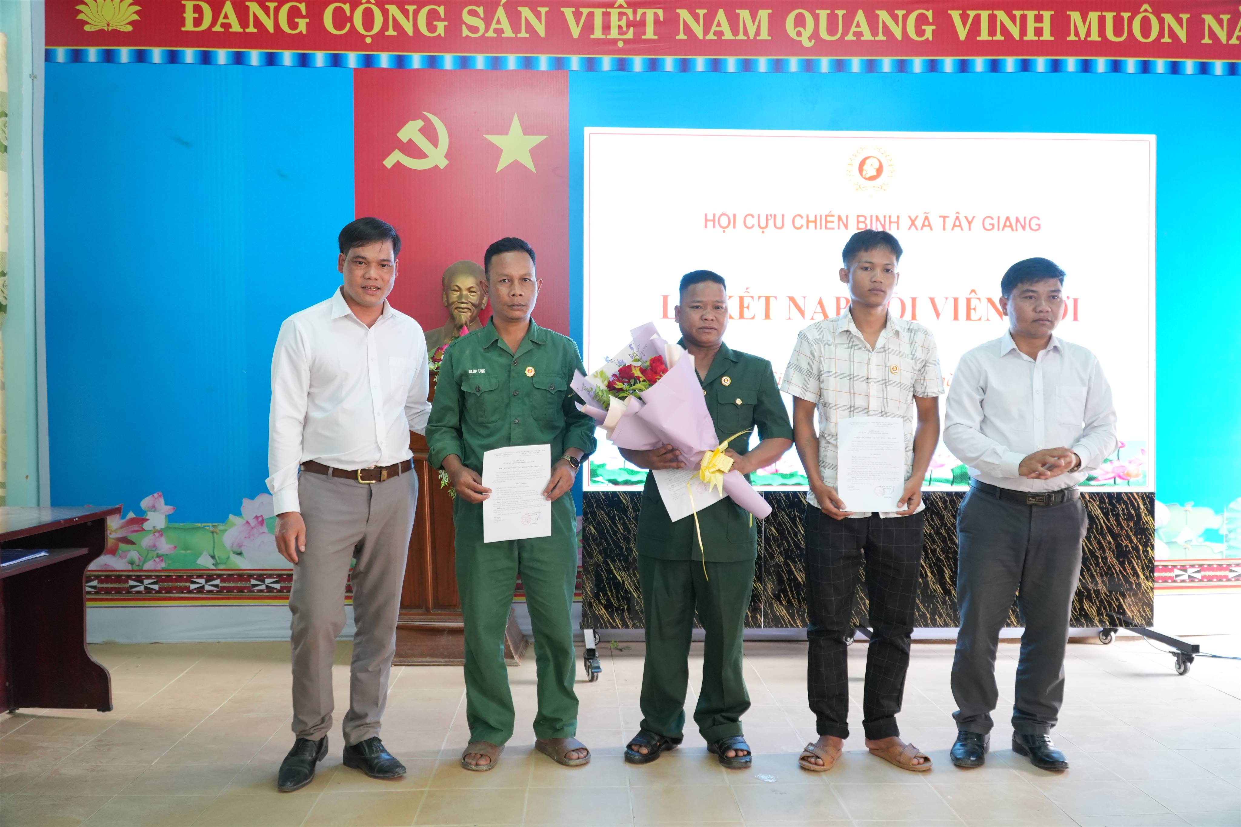 Lễ kết nạp hội viên mới và công bố các quyết định thành lập chi hội