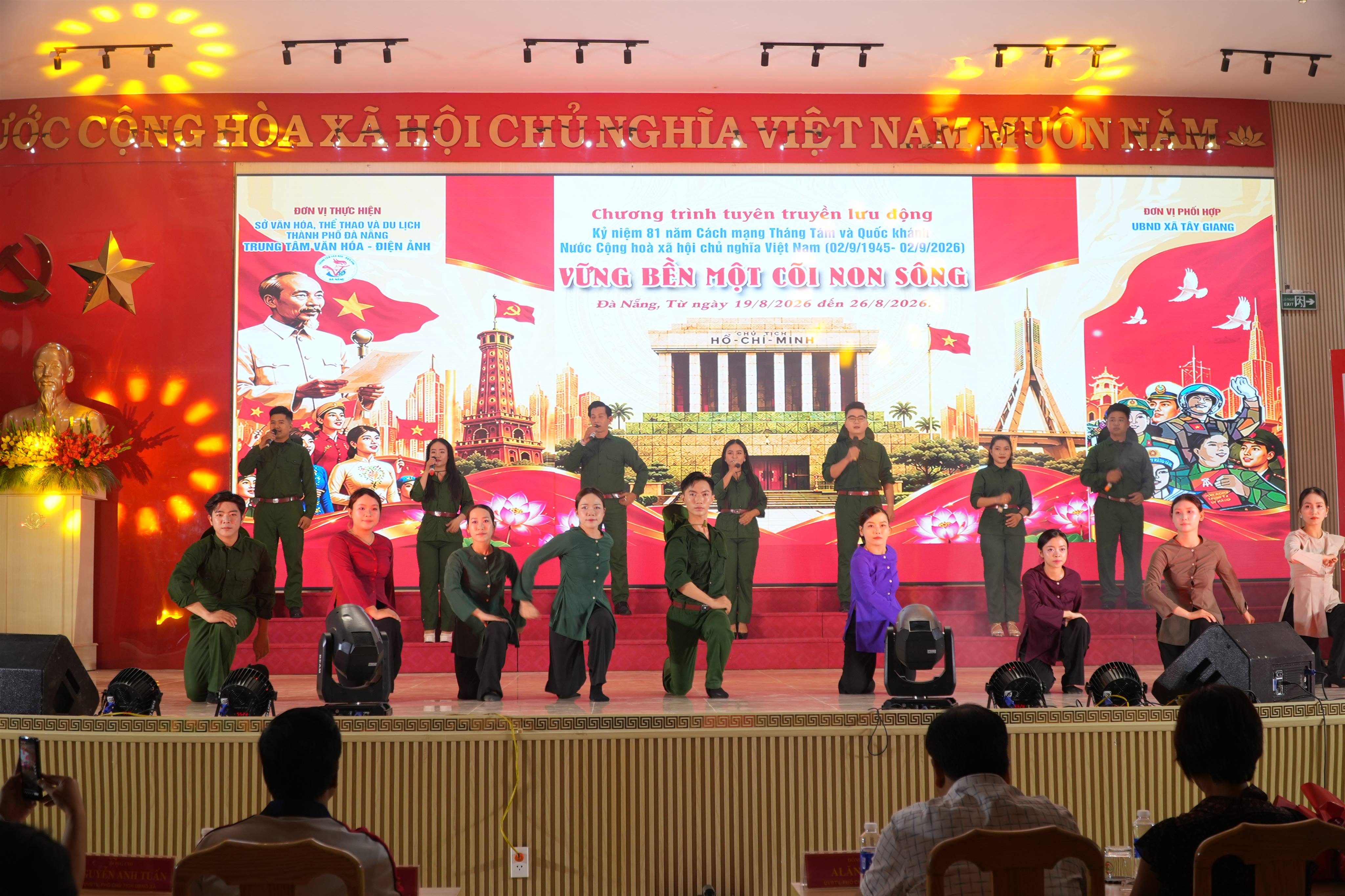 Chương trình tuyên truyền lưu động “Vững bền một cõi non sông”