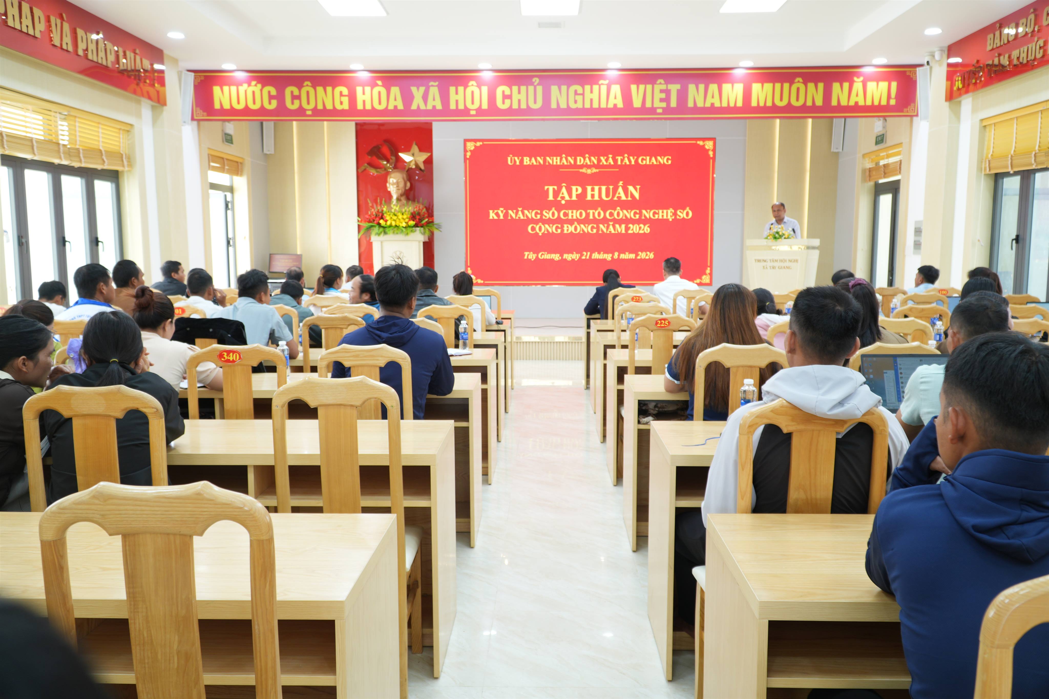 Tập huấn, bồi dưỡng kỹ năng số cho Tổ Công nghệ số cộng đồng