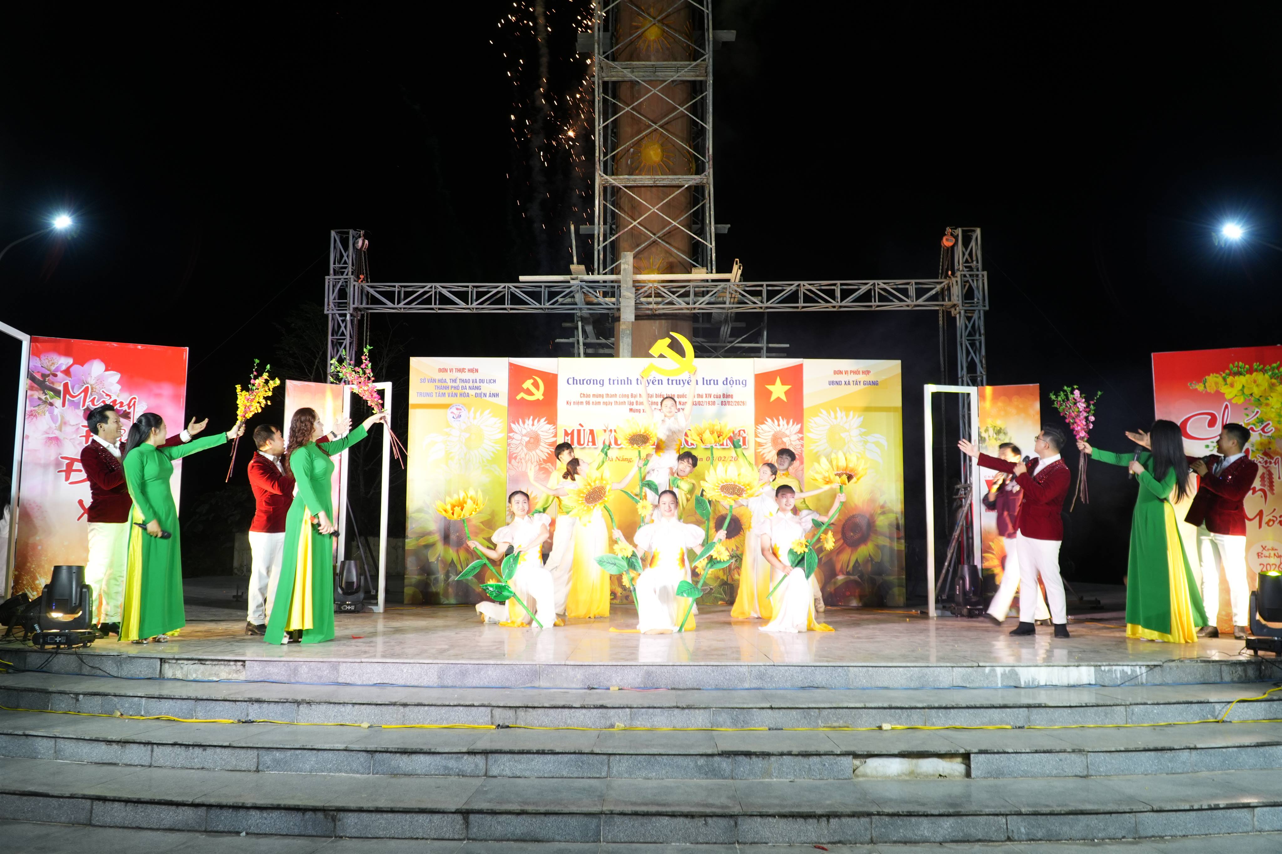RỘN RÀNG ĐÊM VĂN NGHỆ “MỪNG XUÂN DÂNG ĐẢNG”