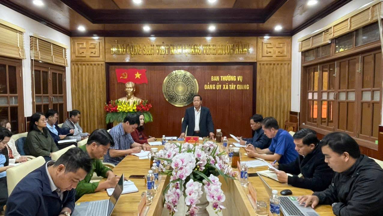 Ban Thường vụ Đảng ủy xã Tây Giang họp chỉ đạo công tác khắc phục sau mưa lũ