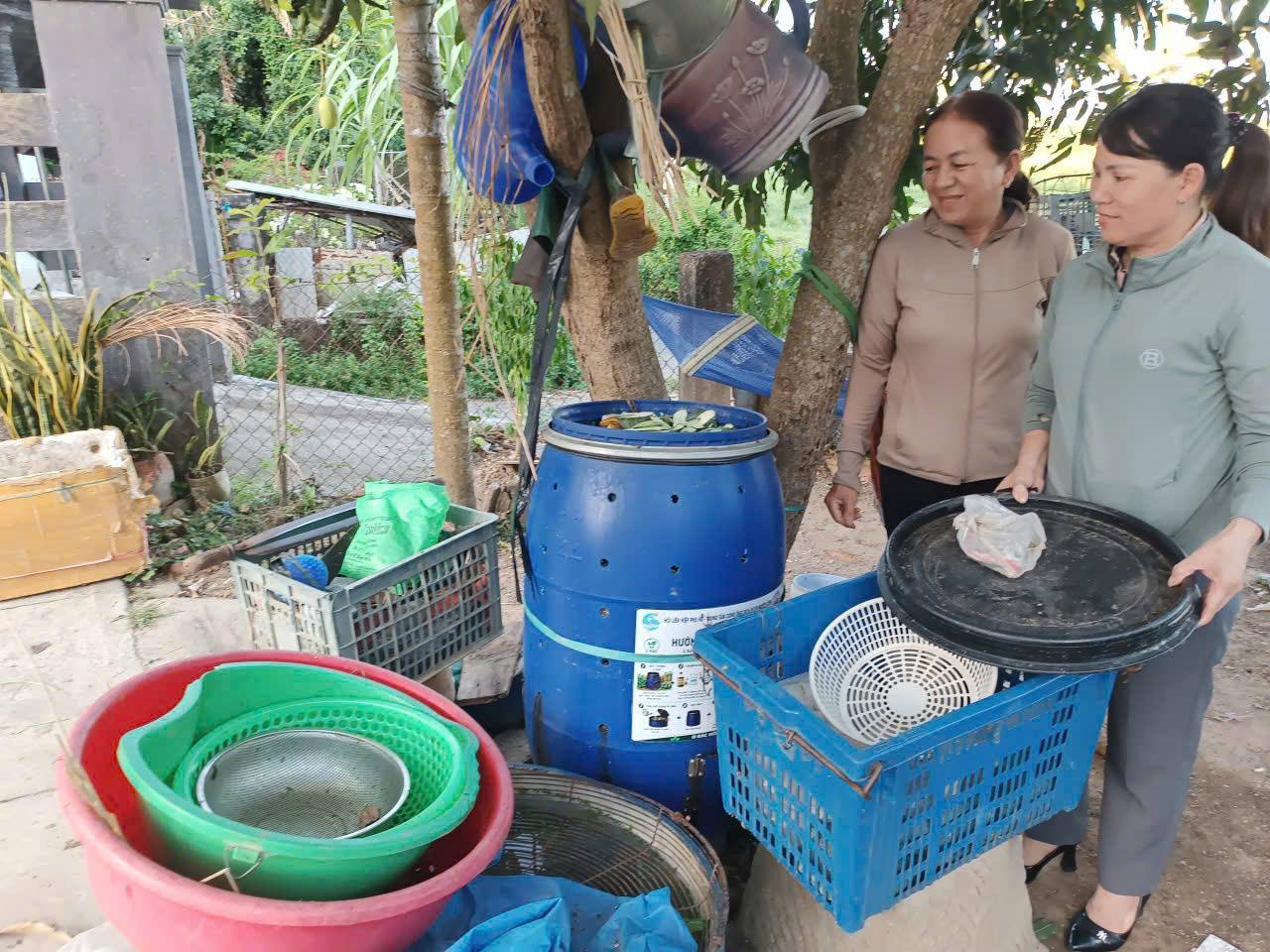 HIỆU QUẢ BƯỚC ĐẦU TỪ MÔ HÌNH XỬ LÝ RÁC HỮU CƠ BẰNG CÔNG NGHỆ VI SINH