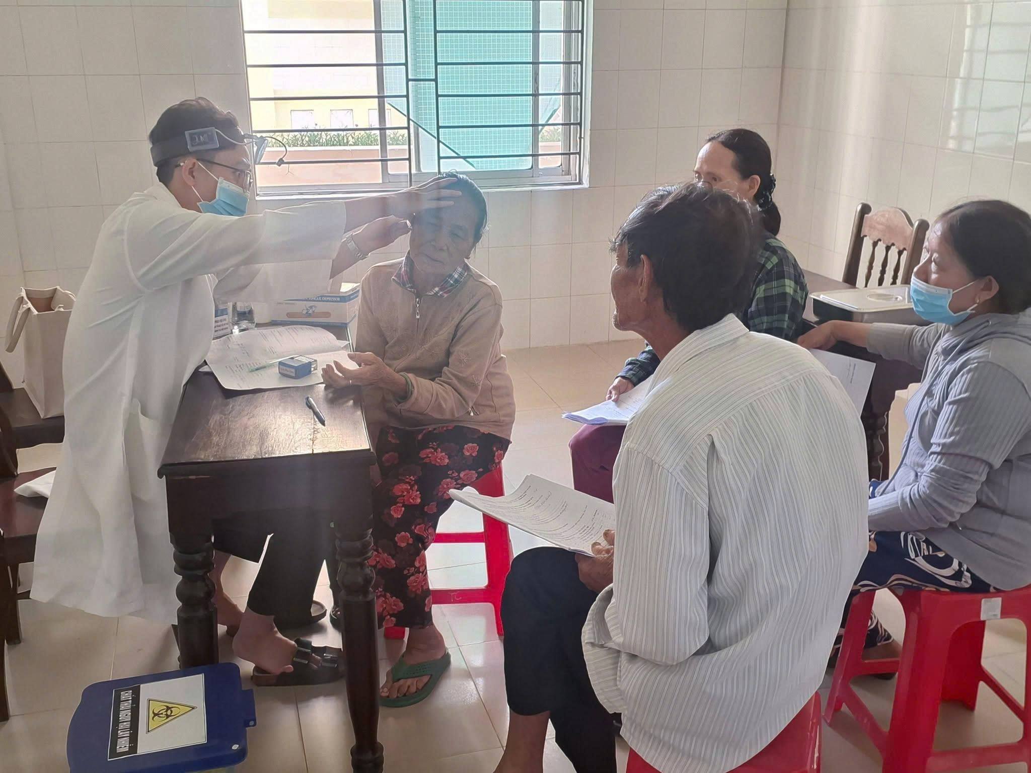 Bàn Thạch tổ chức khám sức khỏe miễn phí cho người cao tuổi