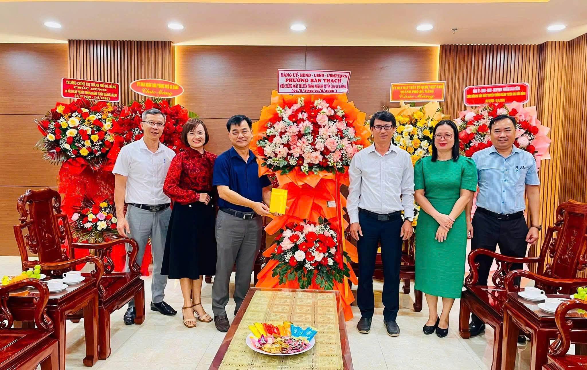 Bàn Thạch thăm, chúc mừng Ban Tuyên giáo và Dân vận Thành ủy