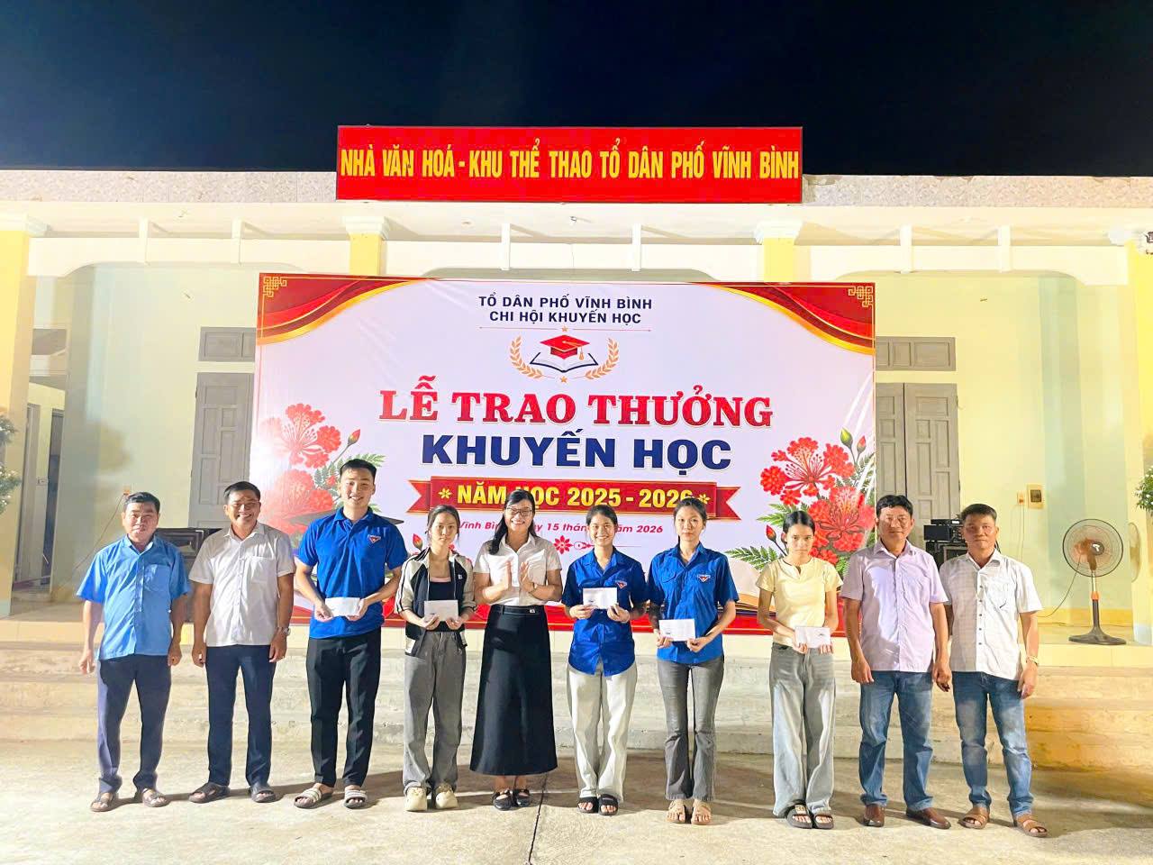 Bàn Thạch: Gần 800 học sinh được khen thưởng, trao học bổng