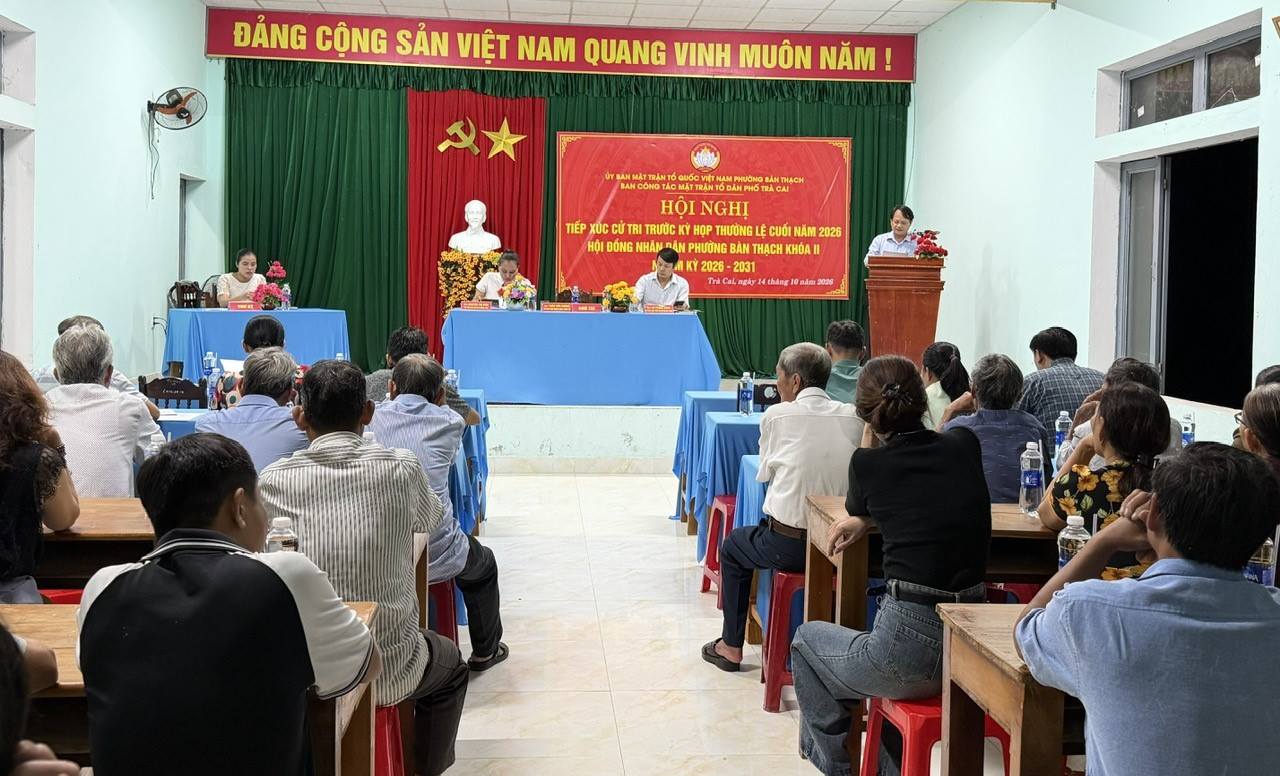 Cử tri TDP Trà Cai tham gia đóng góp ý kiến trước kỳ họp cuối năm của HĐND phường