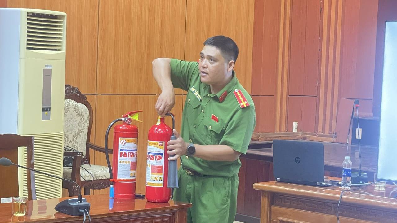 ĐẢNG ỦY PHƯỜNG BÀN THẠCH TỔ CHỨC TẬP HUẤN NGHIỆP VỤ PCCC VÀ CNCH NĂM 2026