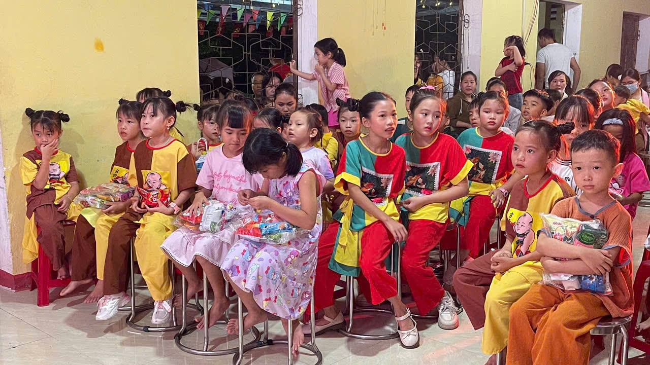 THẠCH TÂN TỔ CHỨC VUI HỘI TRĂNG RẰM CHO THIẾU NHI
