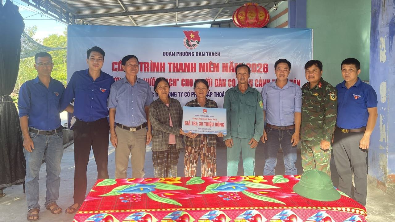 TUỔI TRẺ BÀN THẠCH ĐƯA NƯỚC SẠCH ĐẾN HỘ DÂN KHÓ KHĂN