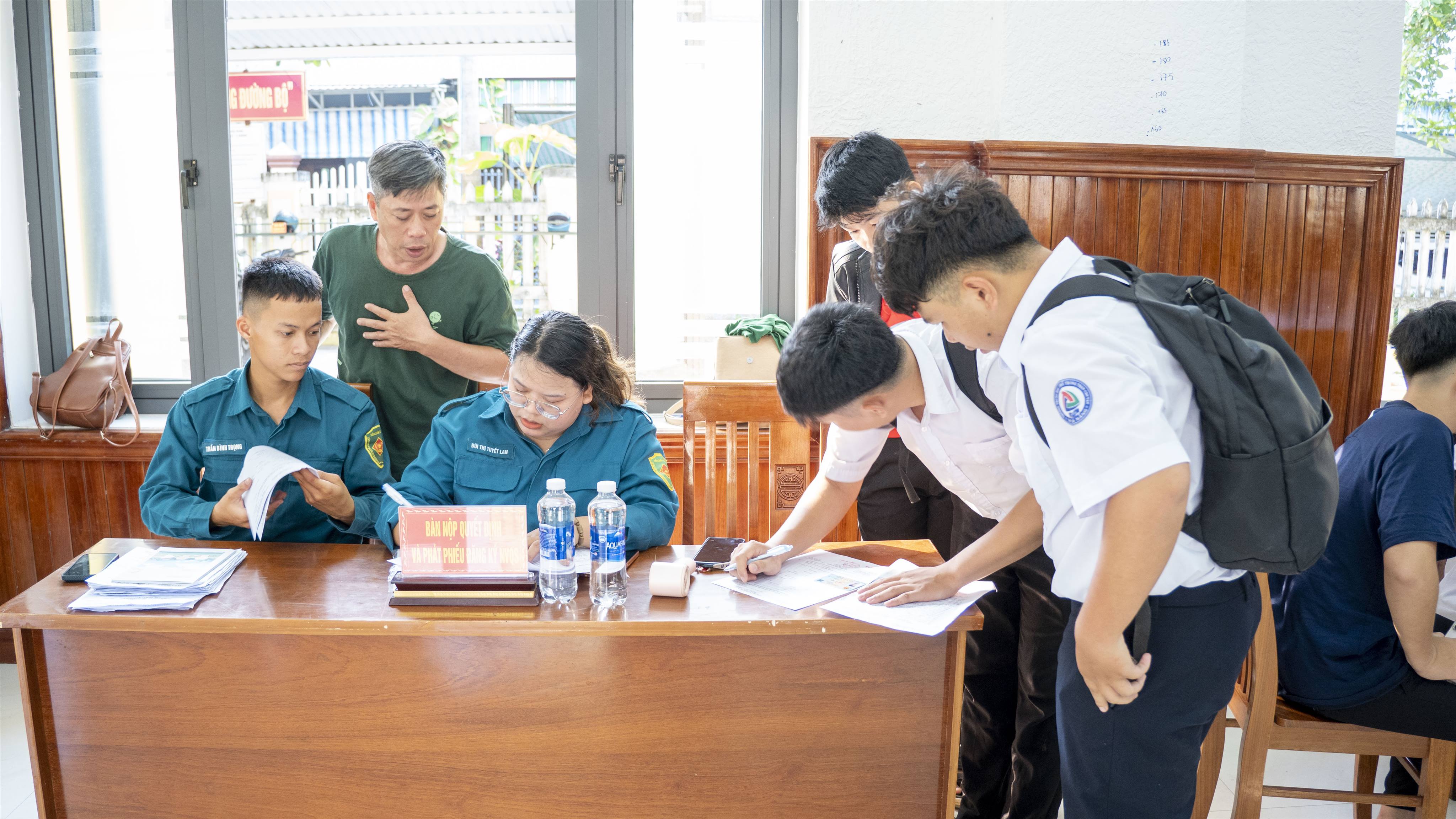 Phường Bàn Thạch tổ chức đăng ký nghĩa vụ quân sự lần đầu cho thanh niên tuổi 17
