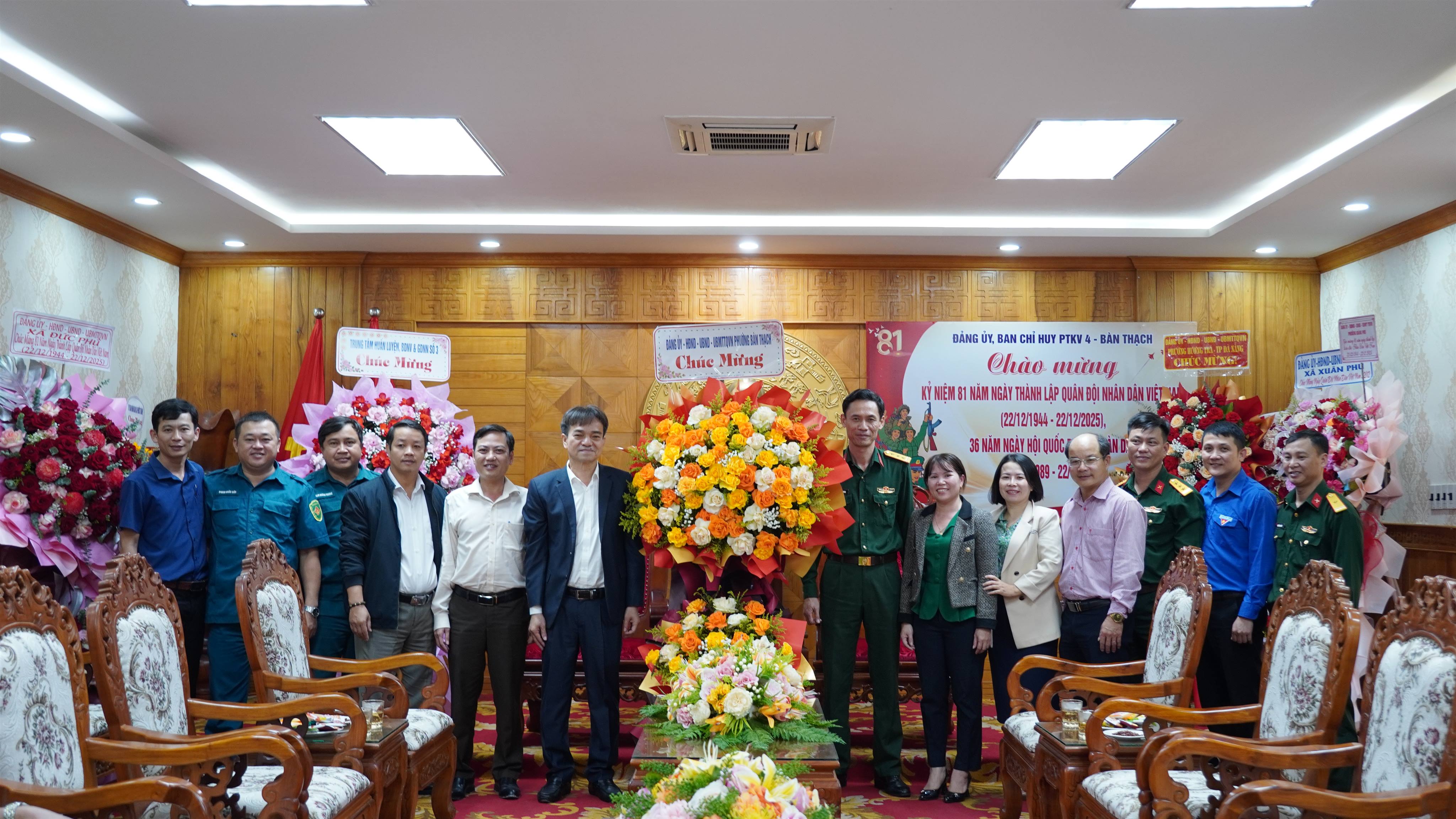 Lãnh đạo phường Bàn Thạch thăm, chúc mừng các đơn vị nhân kỷ niệm 81 năm Ngày thành lập Quân đội nhân dân Việt Nam