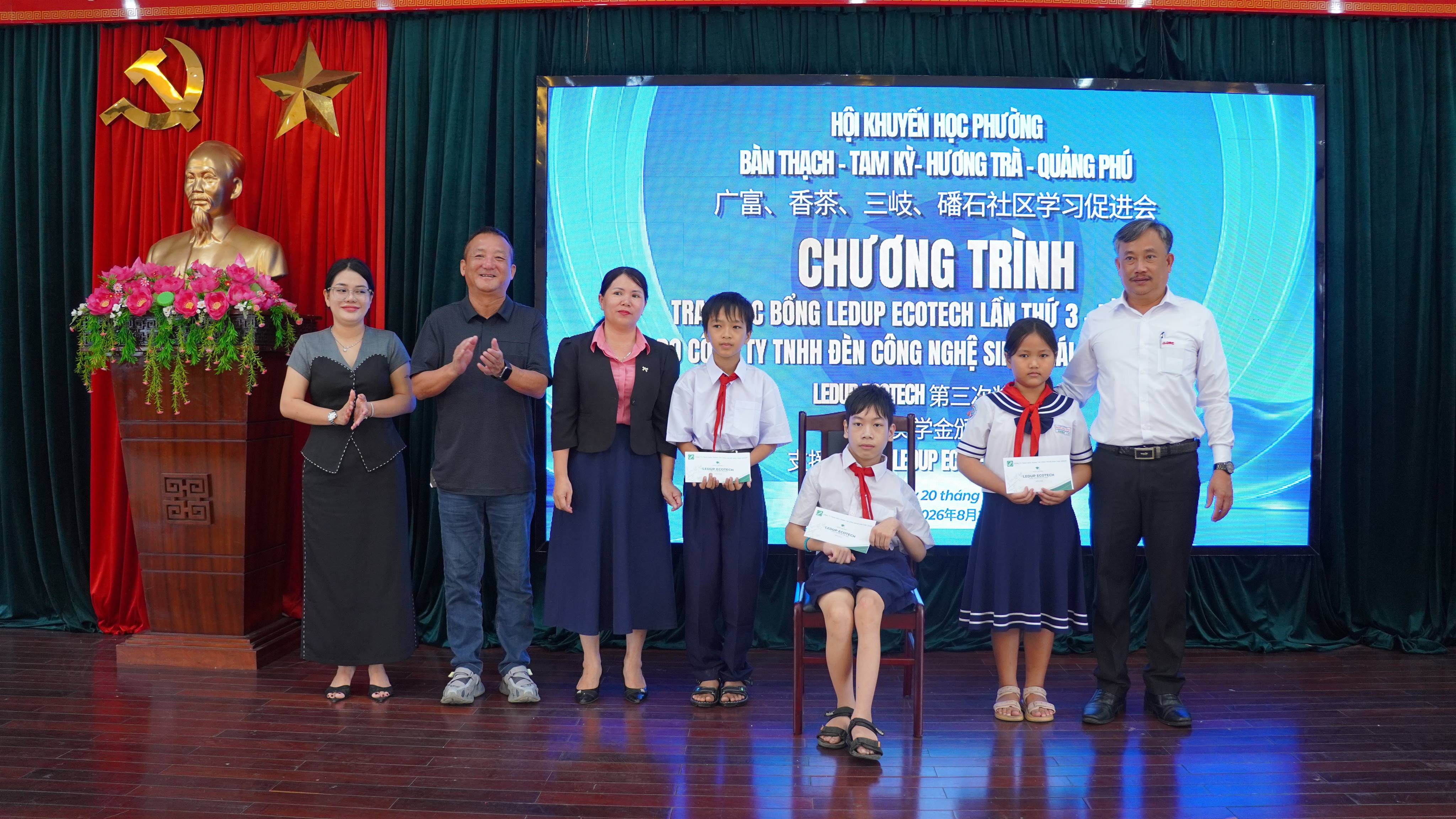 Bàn Thạch, Tam Kỳ, Quảng Phú, Hương Trà trao học bổng, đồng hành cùng học sinh khó khăn