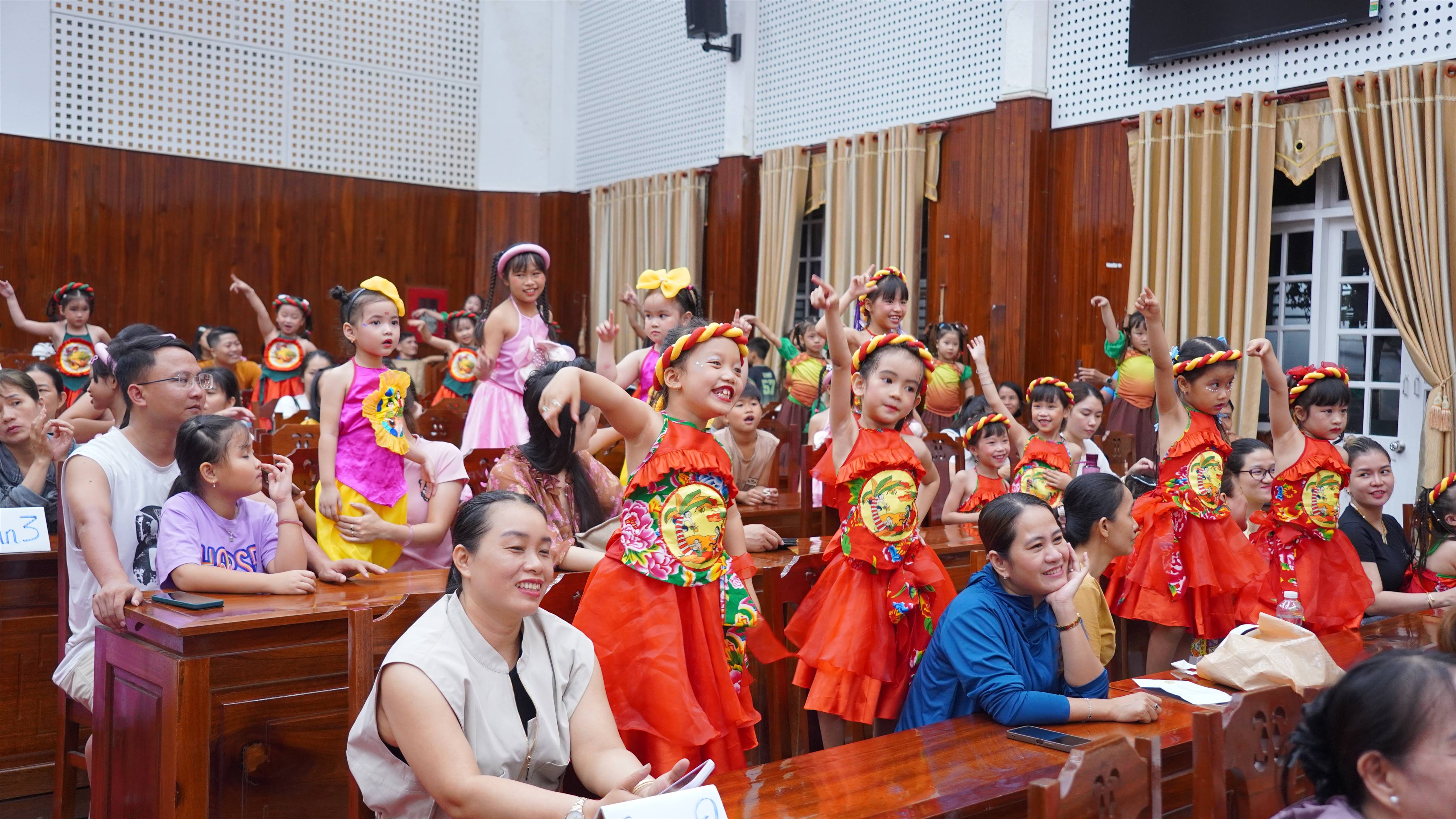 Rộn ràng Đêm hội Trung thu tại phường Bàn Thạch