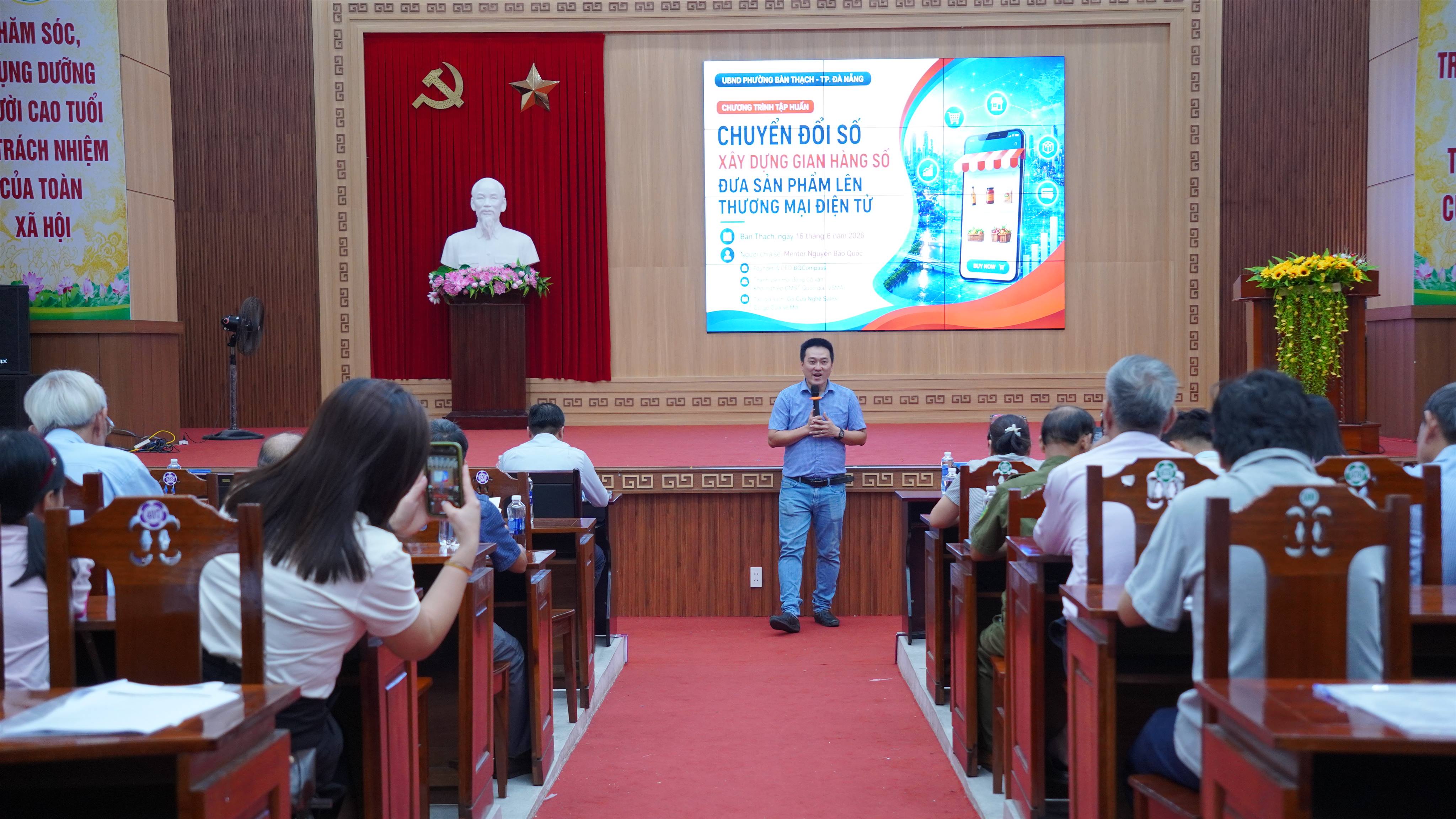 Phường Bàn Thạch tập huấn hỗ trợ chuyển đổi số cho doanh nghiệp, hợp tác xã và hộ kinh doanh