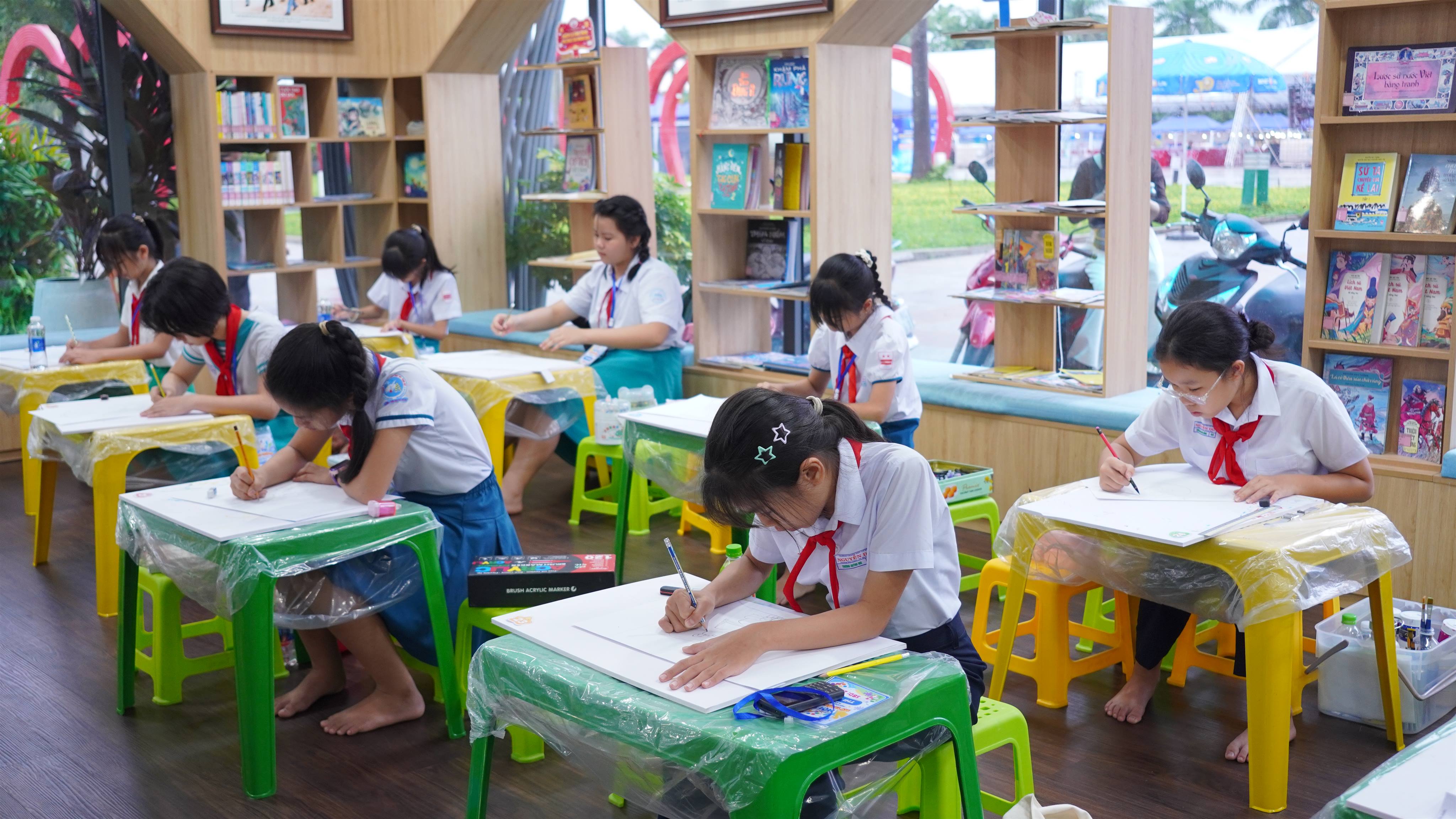 Bàn Thạch khai mạc Hội thi Mỹ thuật thiếu nhi “Thư viện số tương lai trong mắt em”