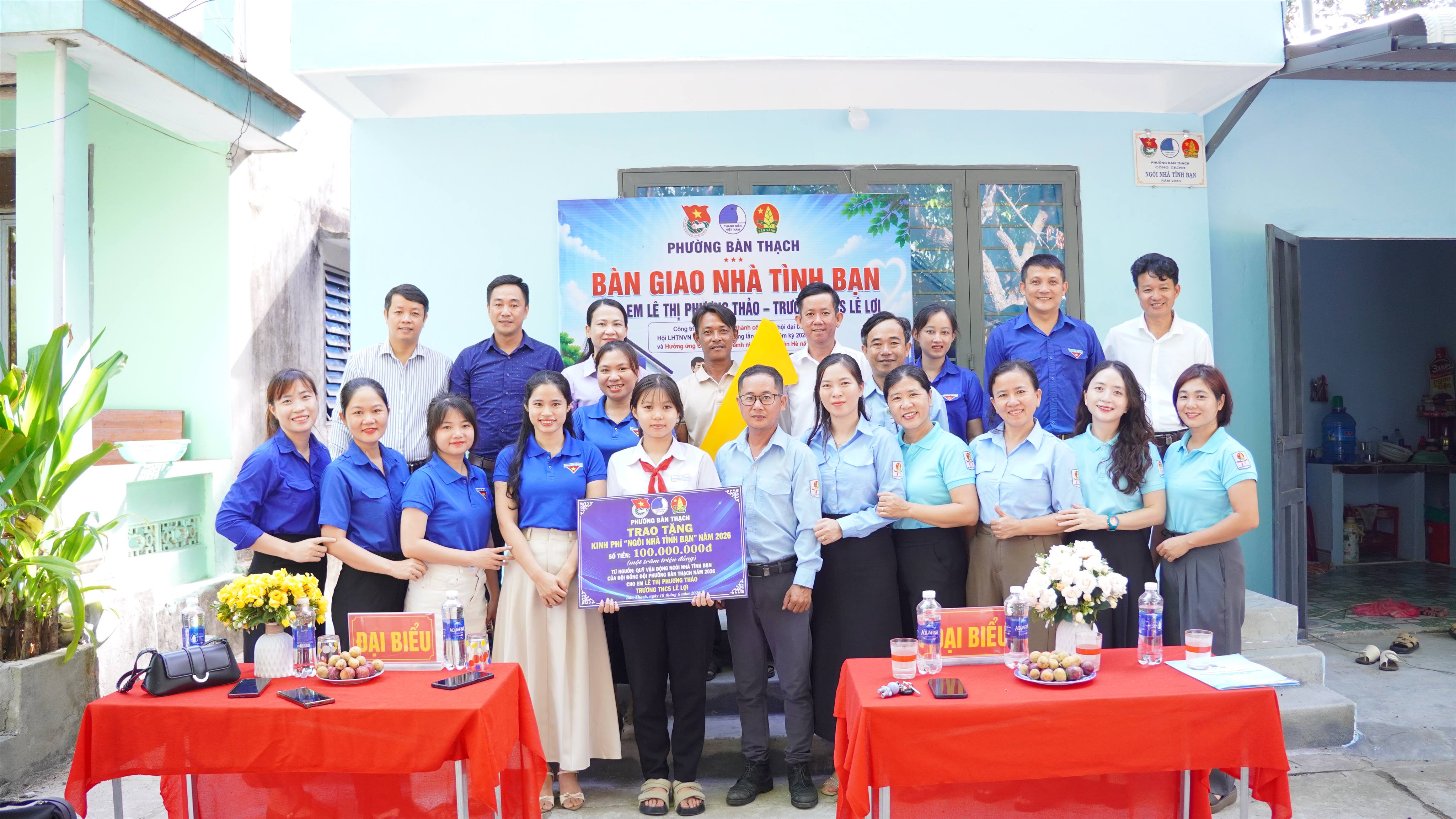 Bàn giao “Ngôi nhà tình bạn” cho học sinh có hoàn cảnh khó khăn