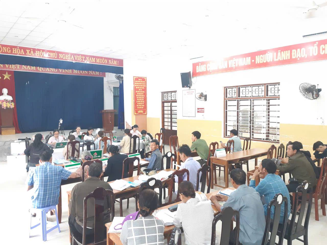 Phòng giao dịch Ngân hàng Chính sách Xã hội Quảng Nam tổ chức phiên giao dịch, tăng cường giải ngân nguồn vốn tín dụng chính sách, đáp ứng kịp thời nhu cầu vốn phát triển kinh tế của người dân trên địa bàn phường Bàn Thạch sau kỳ nghỉ Tết Nguyên Đán Bính Ngọ 2026