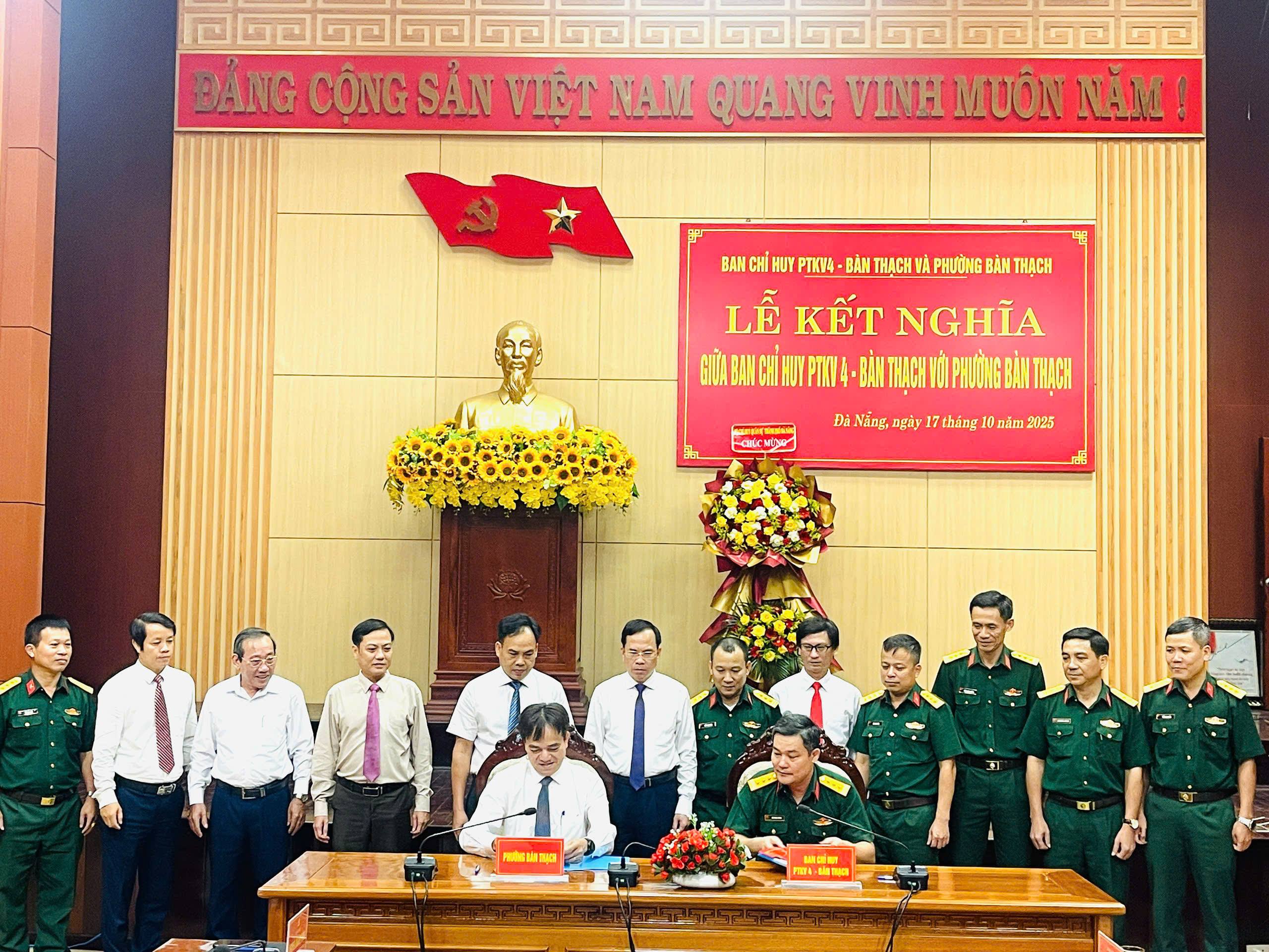 Tăng cường gắn bó quân – dân: Ban Chỉ Huy PTKV 4 Bàn Thạch và phường Bàn Thạch tổ chức lễ kết nghĩa