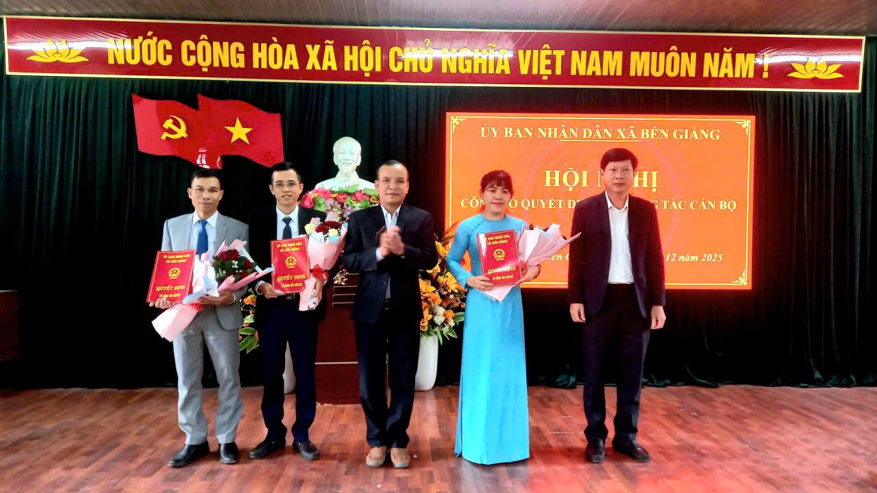 Xã Bến Giằng công bố quyết định về công tác cán bộ