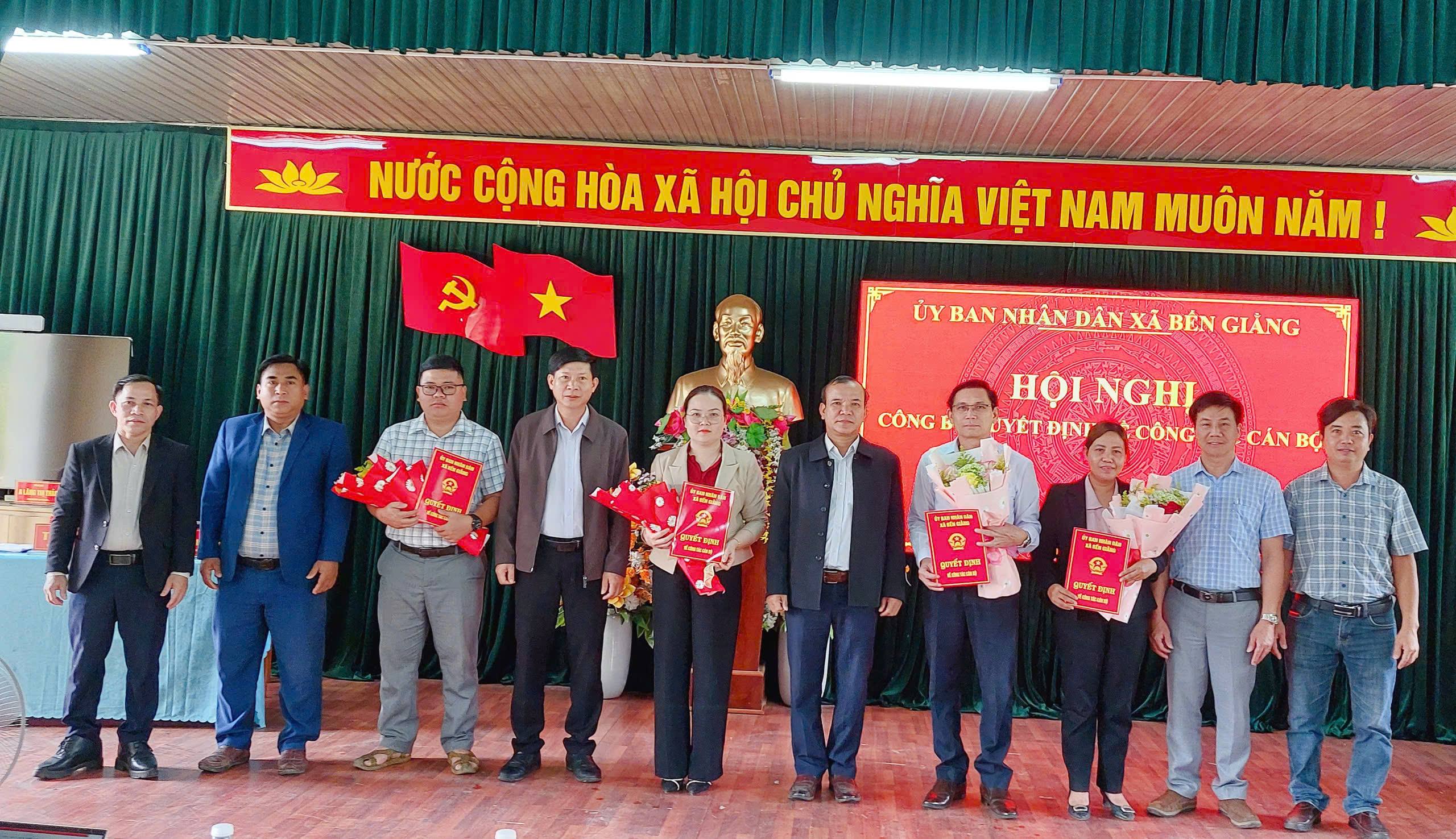 Công bố các Quyết định của UBND xã về công tác cán bộ