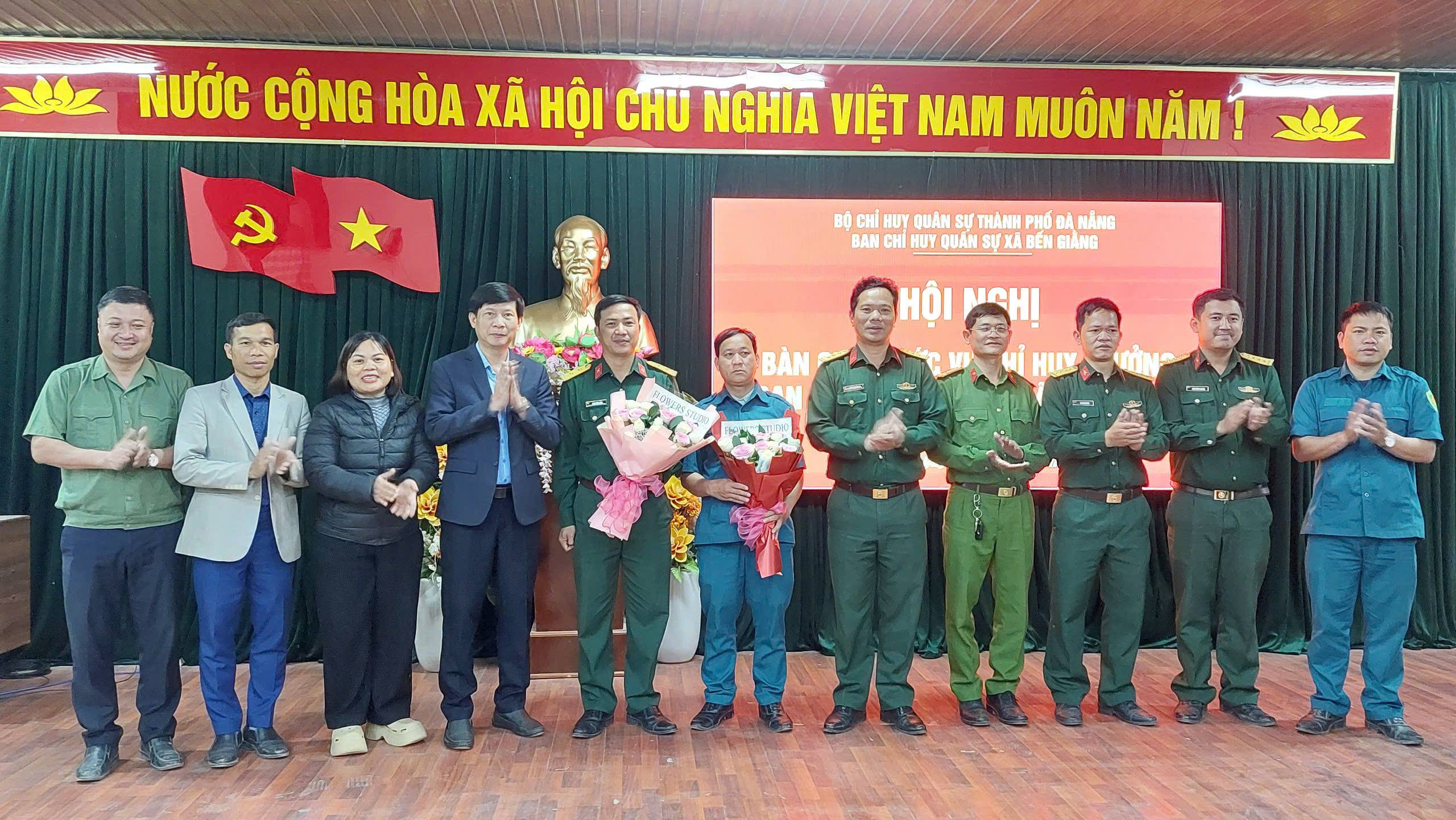 Bến Giằng: Hội nghị bàn giao chức danh Ban chỉ huy quân sự xã