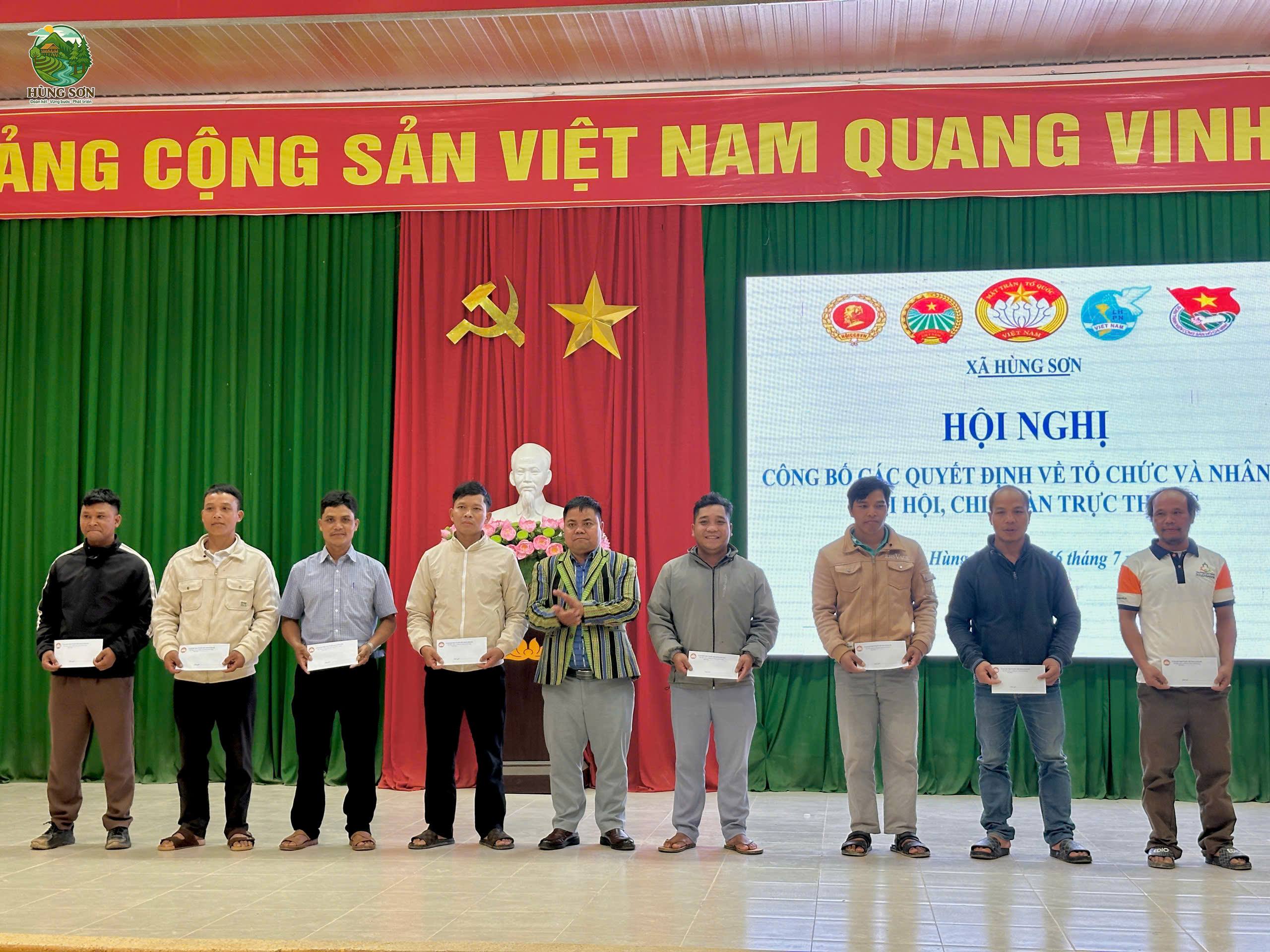 HÙNG SƠN CÔNG BỐ CÁC QUYẾT ĐỊNH VỀ CÔNG TÁC CÁN BỘ MẶT TRẬN VÀ CÁC TỔ CHỨC CHÍNH TRỊ - XÃ HỘI