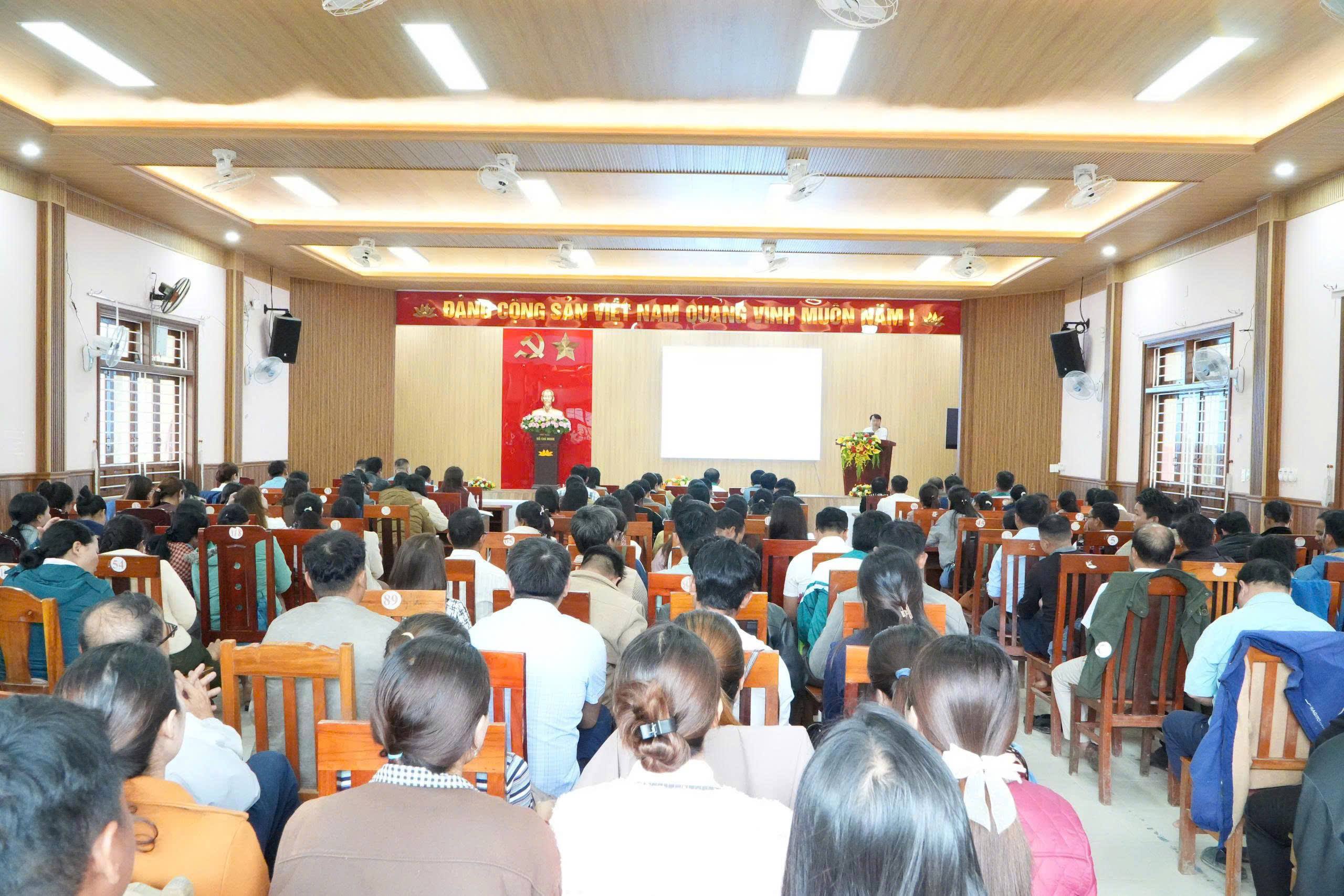 HÙNG SƠN TỔ CHỨC LỚP BỒI DƯỠNG, TẬP HUẤN LÝ LUẬN CHÍNH TRỊ, PHÁP LUẬT HÈ NĂM 2026