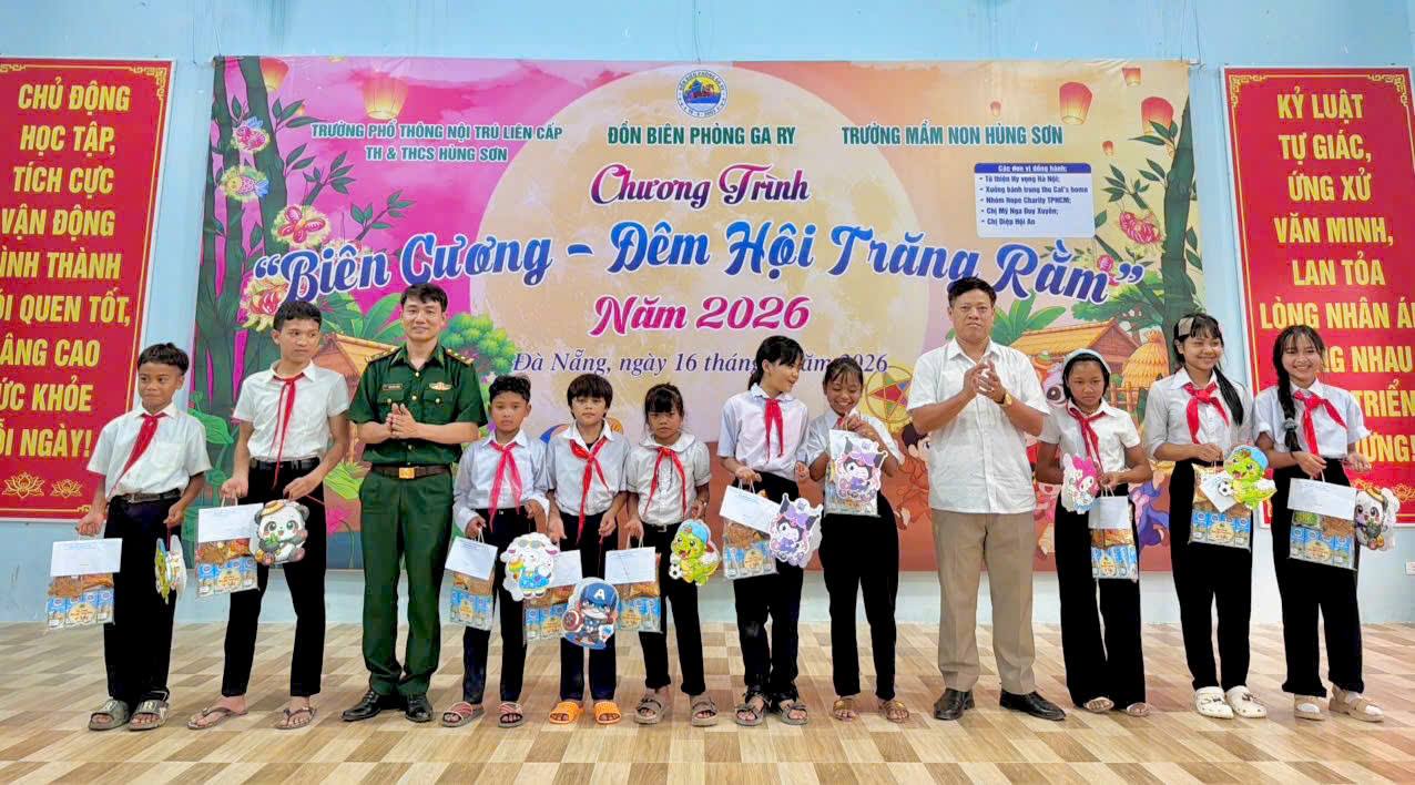 RỘN RÀNG ĐÊM HỘI TRĂNG RẰM NƠI BIÊN GIỚI HÙNG SƠN