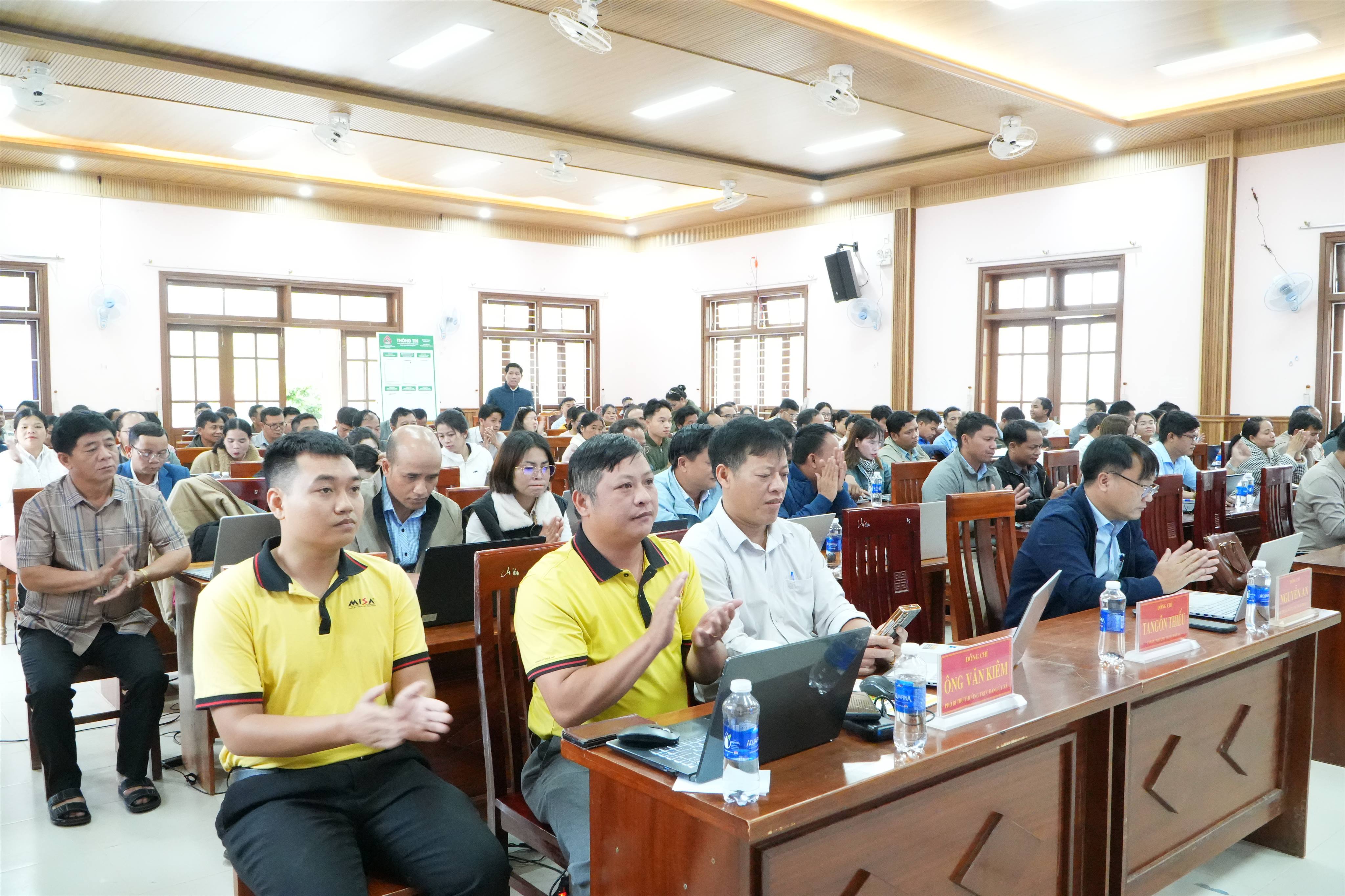 HÙNG SƠN TỔ CHỨC TẬP HUẤN ỨNG DỤNG TRÍ TUỆ NHÂN TẠO (AI) TRONG QUẢN LÝ VĂN BẢN VÀ HÀNH CHÍNH CÔNG