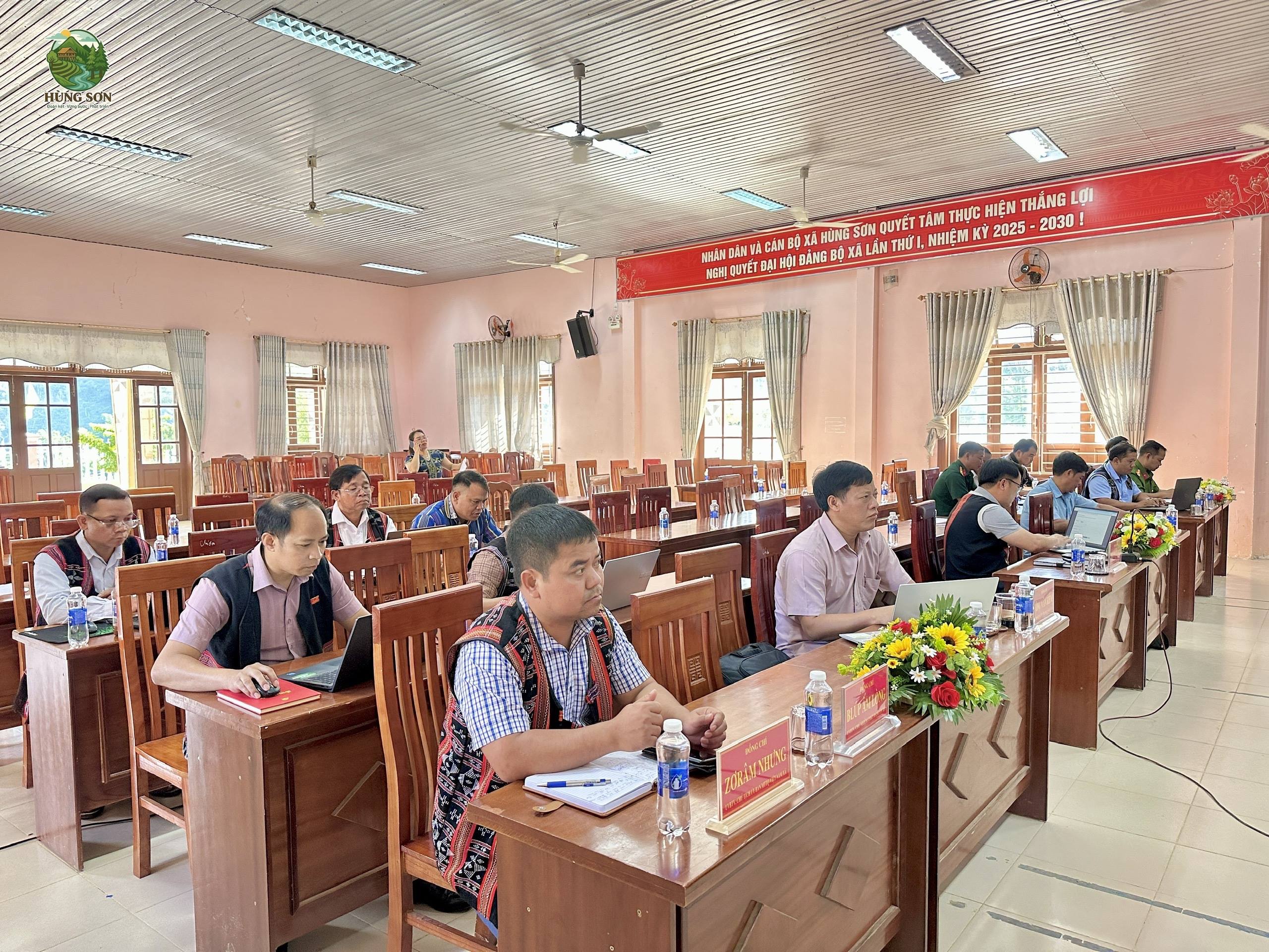 ĐẢNG ỦY XÃ HÙNG SƠN TRIỆU TẬP THAM DỰ HỘI NGHỊ TRỰC TUYẾN DO THÀNH ỦY ĐÀ NẴNG TỔ CHỨC