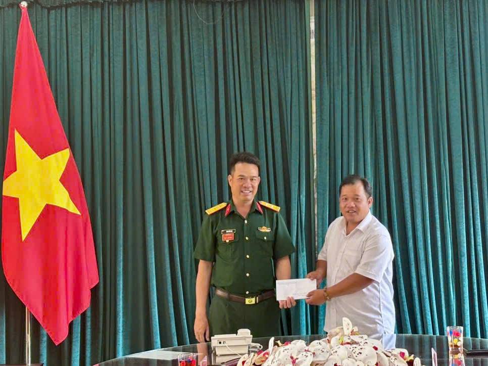 ĐOÀN CÔNG TÁC XÃ HÙNG SƠN THĂM, ĐỘNG VIÊN CHIẾN SĨ MỚI NHẬP NGŨ NĂM 2026