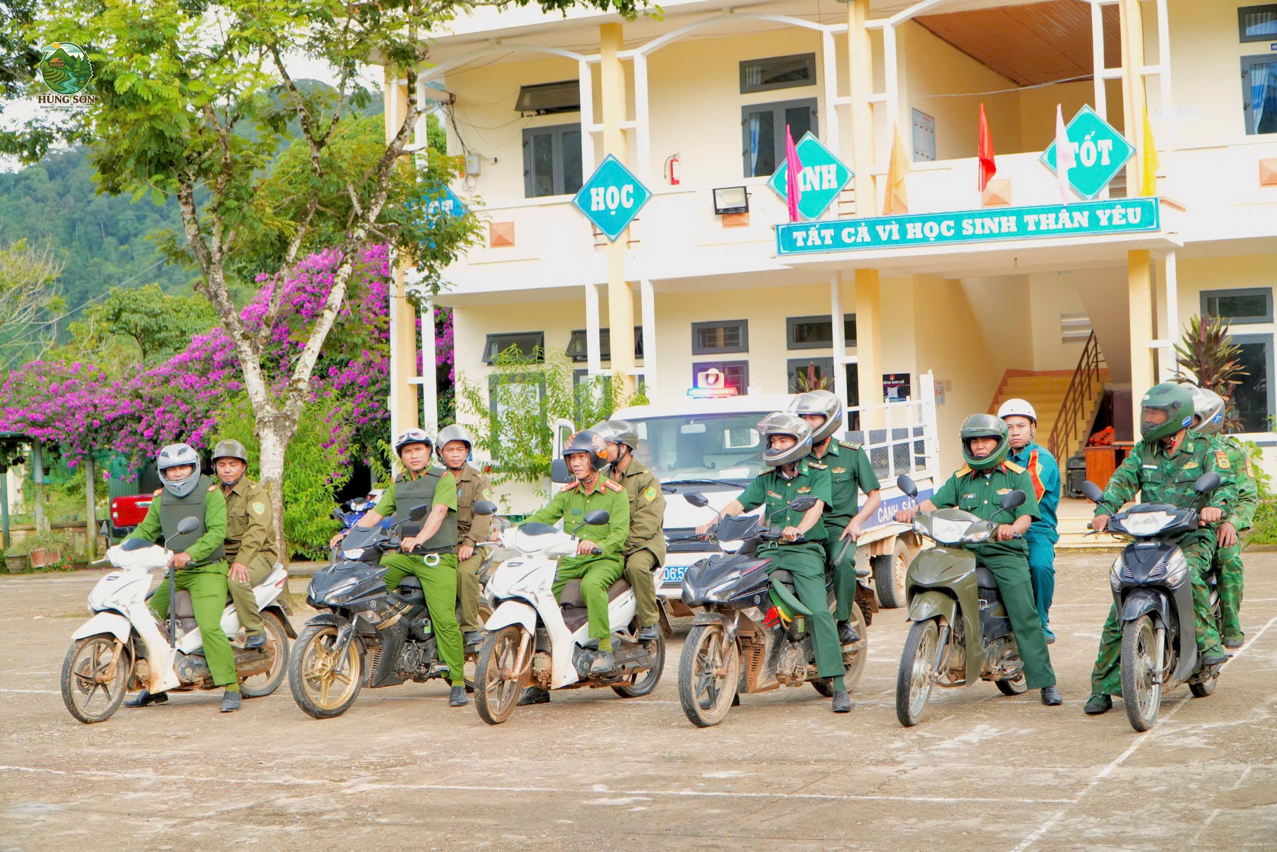CÔNG AN XÃ HÙNG SƠN RA QUÂN XỬ LÝ TÌNH TRẠNG THANH THIẾU NIÊN GÂY RỐI TRẬT TỰ CÔNG CỘNG, VI PHẠM AN TOÀN GIAO THÔNG