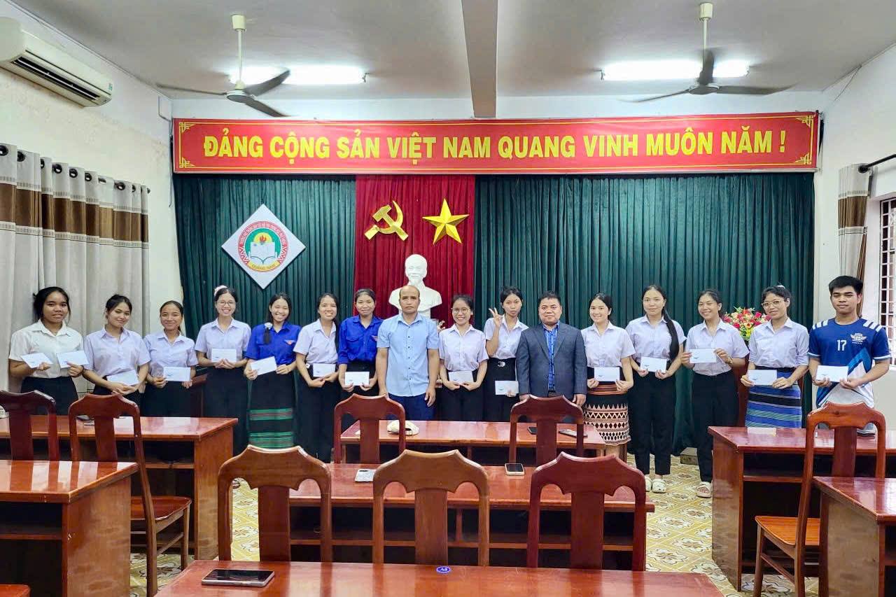 HÙNG SƠN GẶP MẶT, ĐỘNG VIÊN CÁC EM HỌC SINH KHỐI 12 TRƯỚC KHI BƯỚC VÀO KÌ THI TỐT NGHIỆP THPT QUỐC GIA