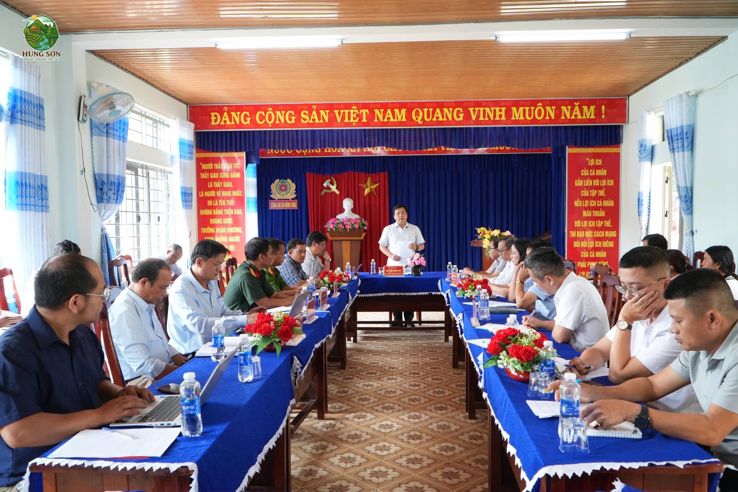 SỞ GIÁO DỤC VÀ ĐÀO TẠO THÀNH PHỐ ĐÀ NẴNG LÀM VIỆC VỚI XÃ HÙNG SƠN VỀ CÔNG TÁC CHUẨN BỊ ĐƯA TRƯỜNG PHỔ THÔNG NỘI TRÚ TIỂU HỌC VÀ THCS HÙNG SƠN VÀO HOẠT ĐỘNG
