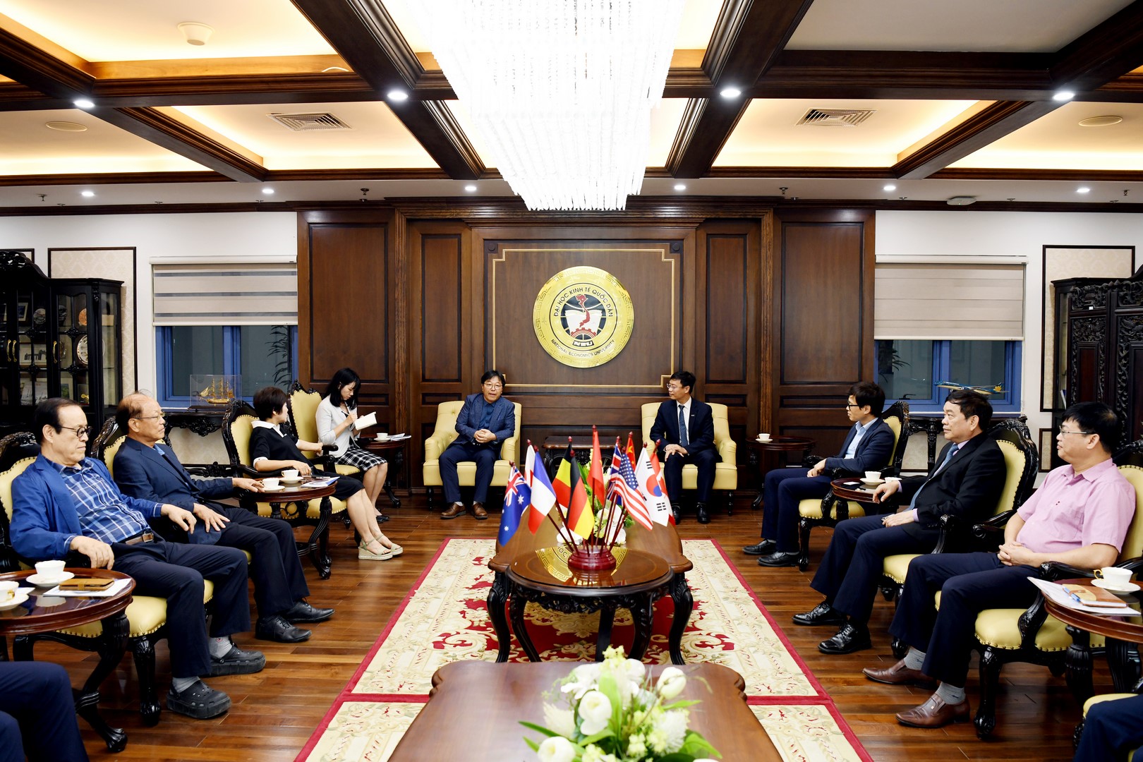 Trường Đại học Kinh tế Quốc dân tiếp nhận Quỹ học bổng Cựu học viên Chương trình Quản lý điều hành Cao cấp Toàn cầu - Global CEO Academy