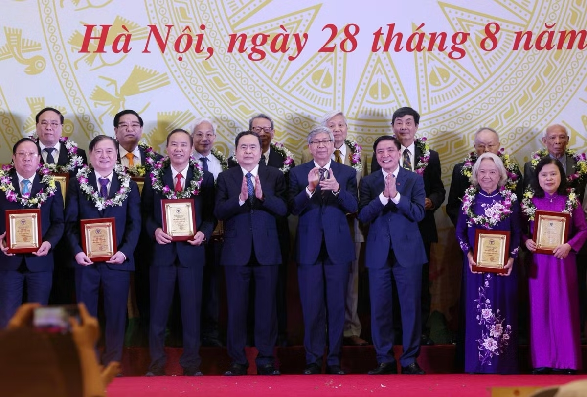anh tin bai