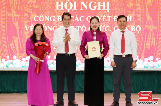 Đảng ủy MTTQ Việt Nam tỉnh Sơn La công bố các quyết định về công tác tổ chức, cán bộ